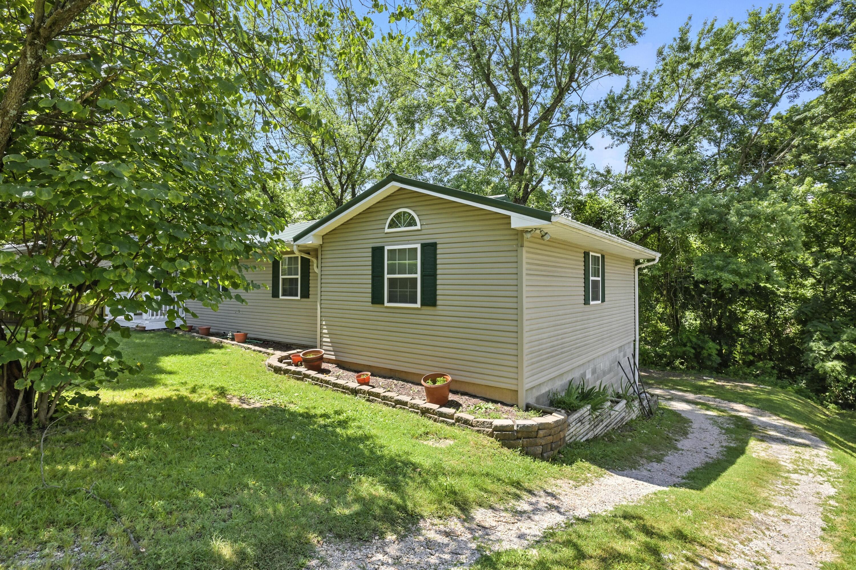 1515 Hilldale Drive Property Photo 2