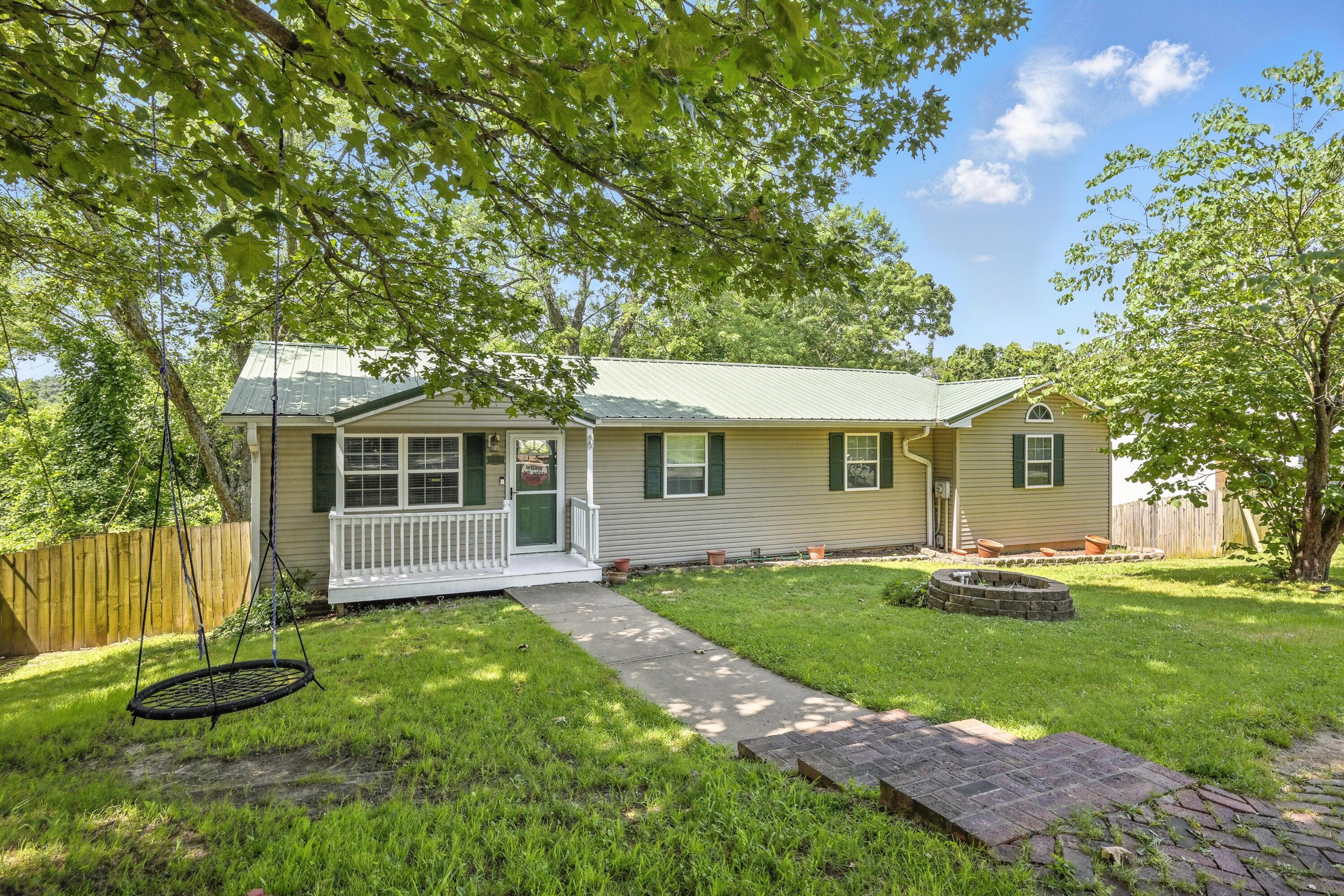1515 Hilldale Drive Property Photo 3