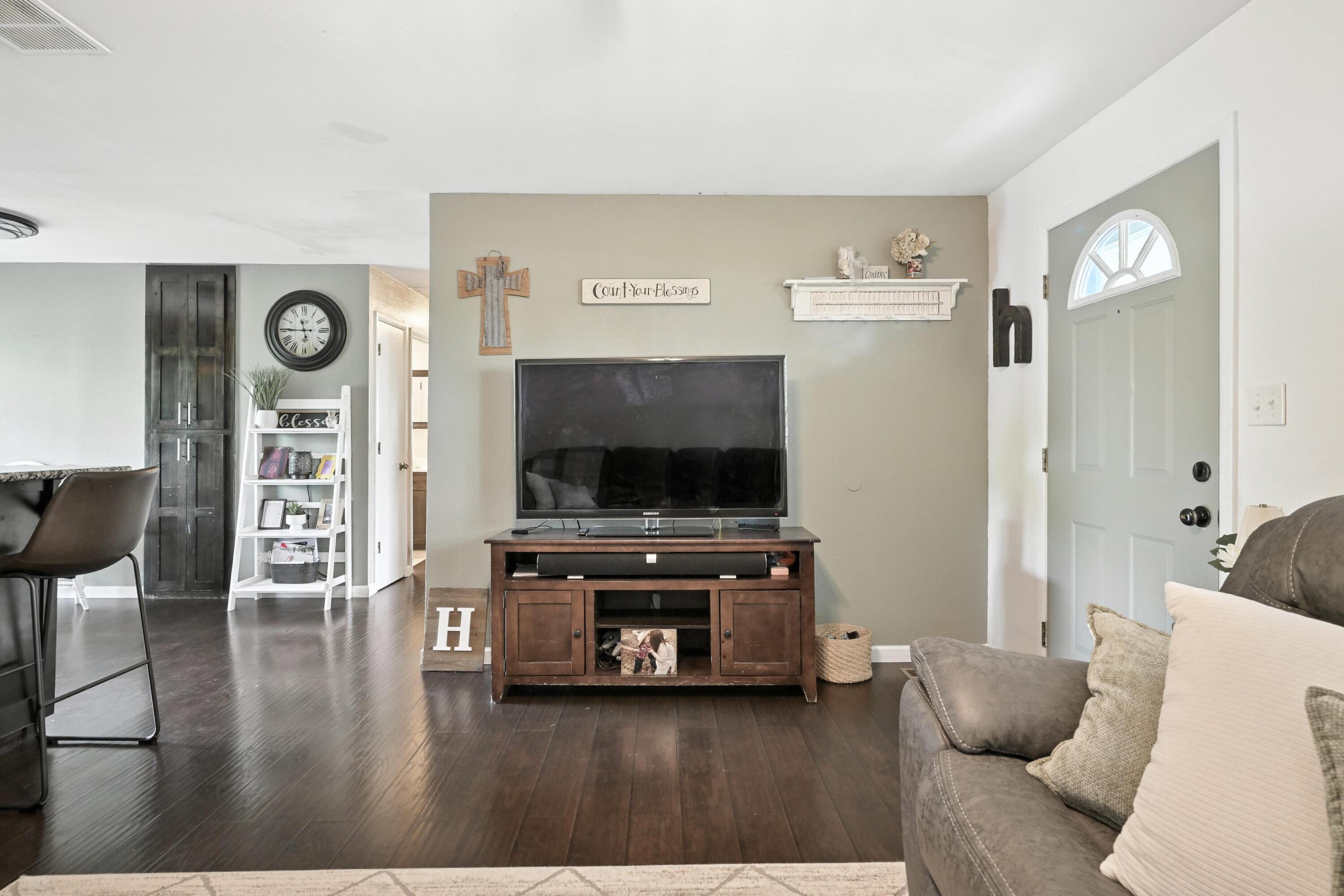 1515 Hilldale Drive Property Photo 10