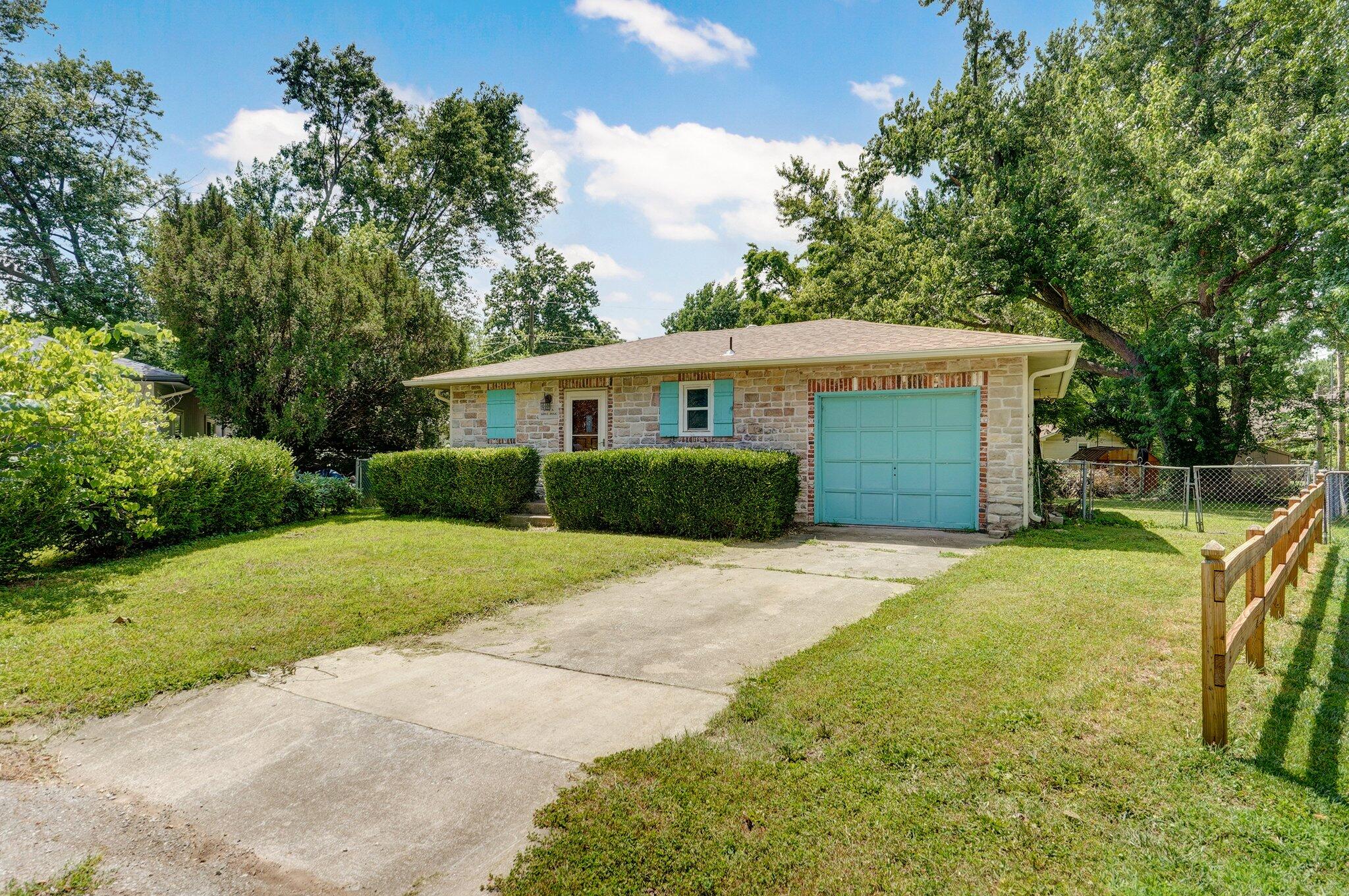 1111 South Lone Pine Avenue Property Photo 1