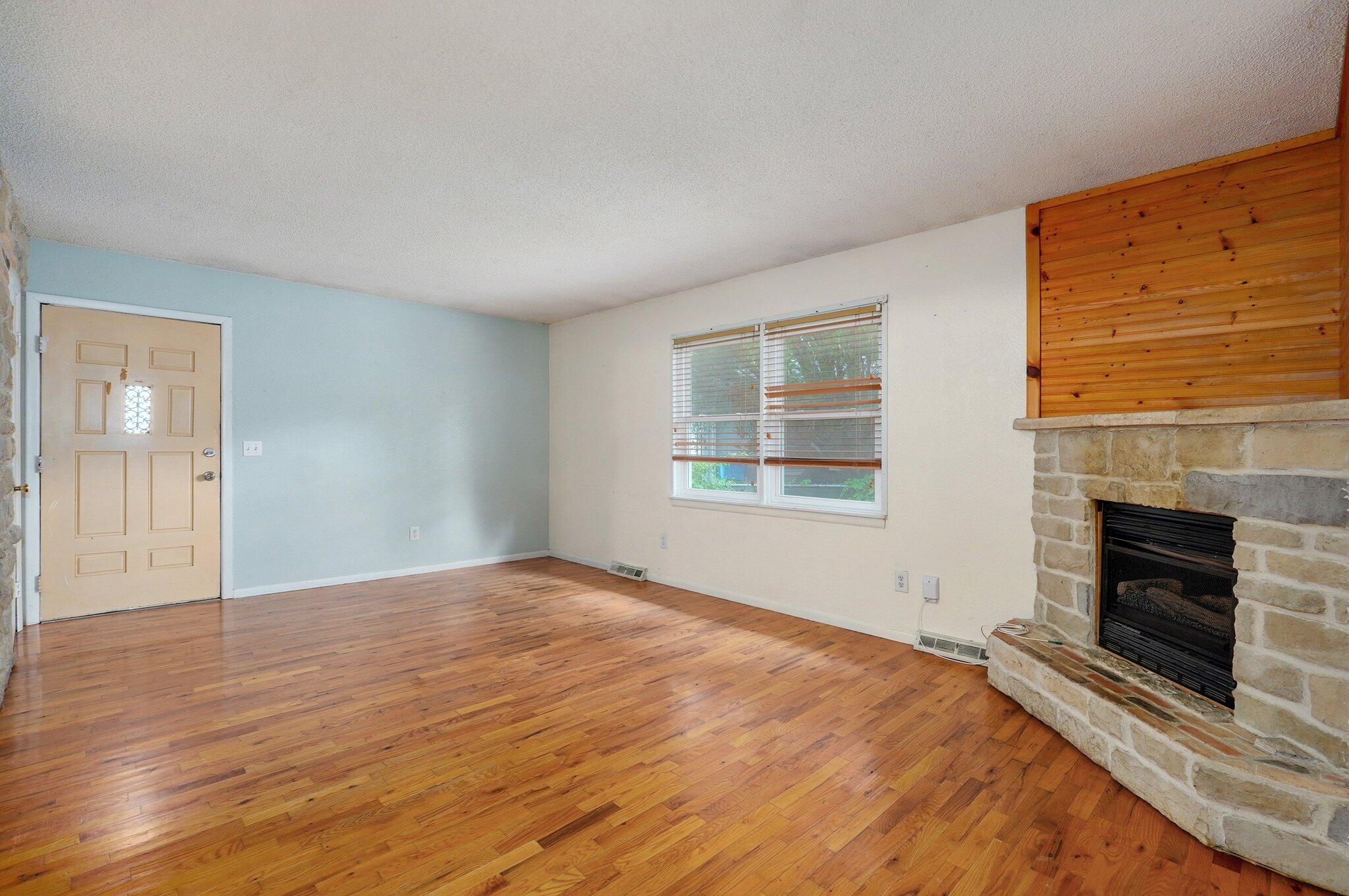 1111 South Lone Pine Avenue Property Photo 4