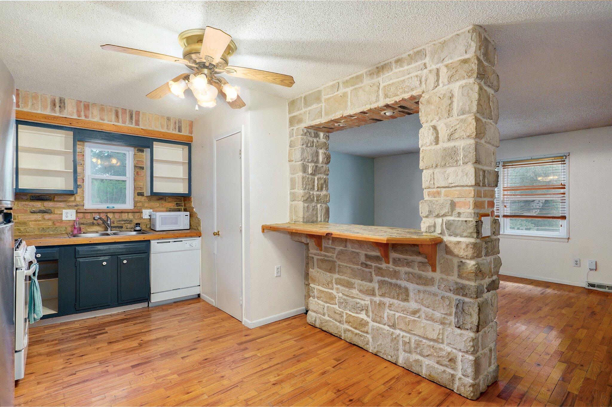 1111 South Lone Pine Avenue Property Photo 8