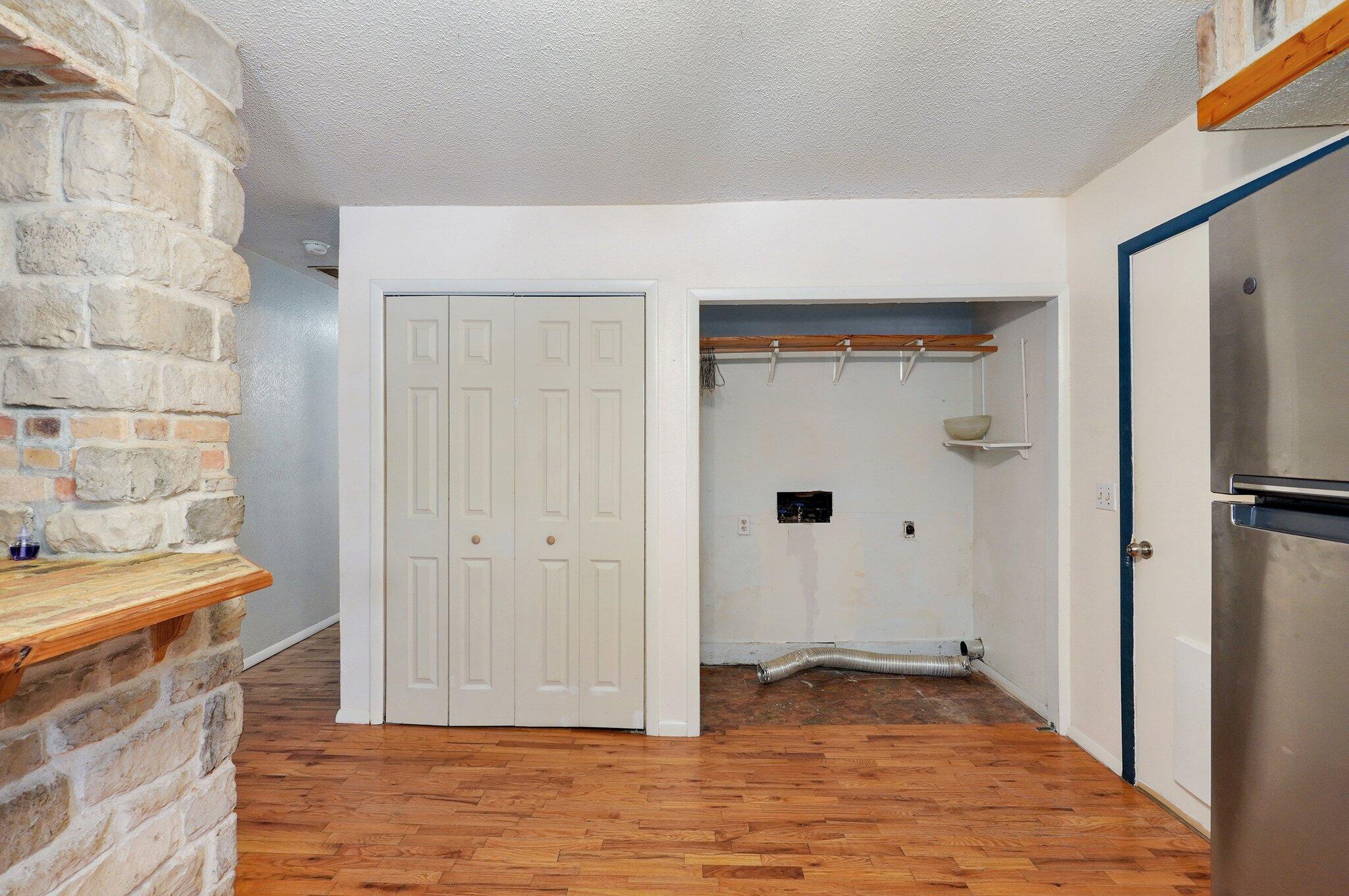 1111 South Lone Pine Avenue Property Photo 10