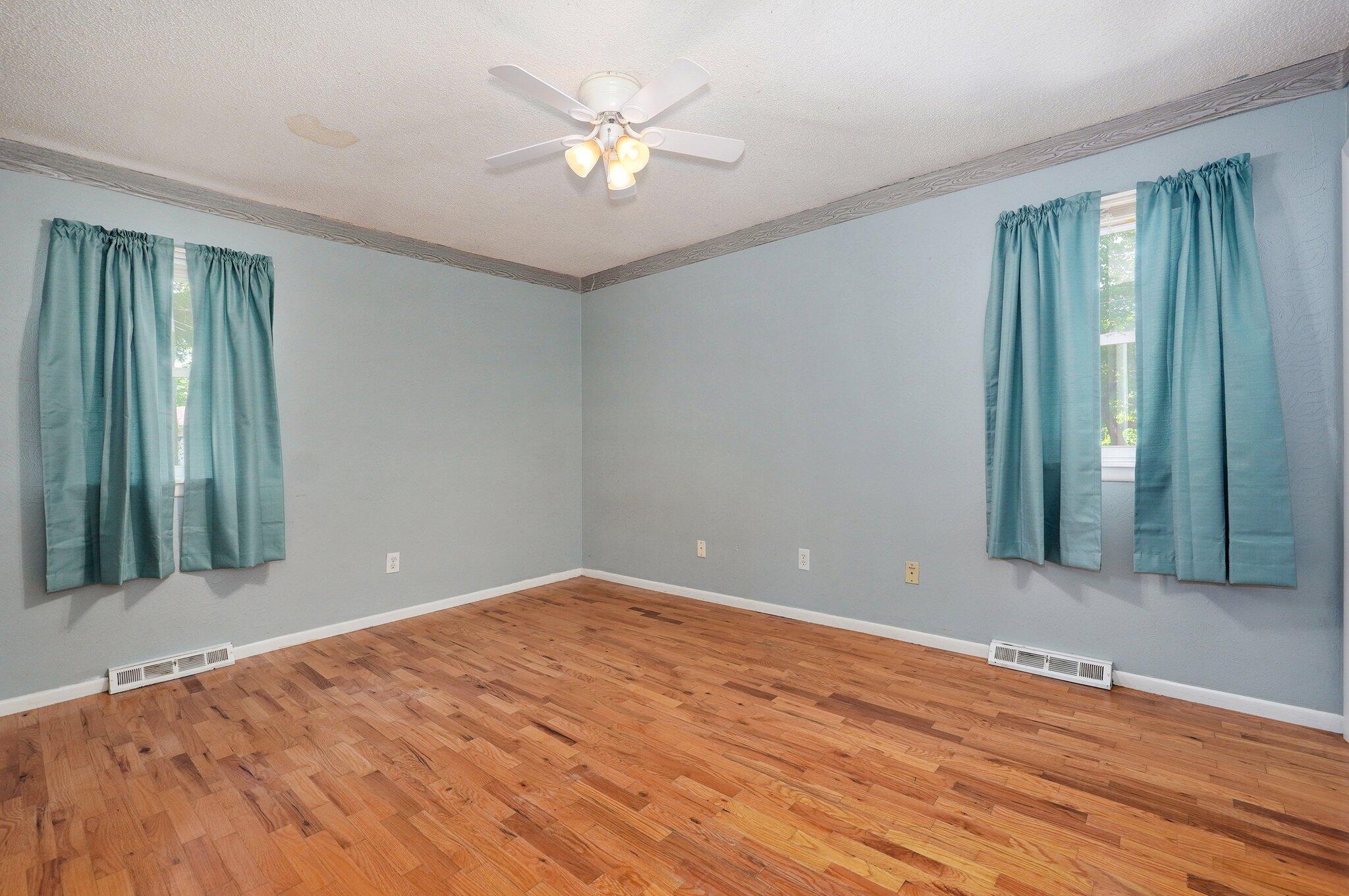 1111 South Lone Pine Avenue Property Photo 11