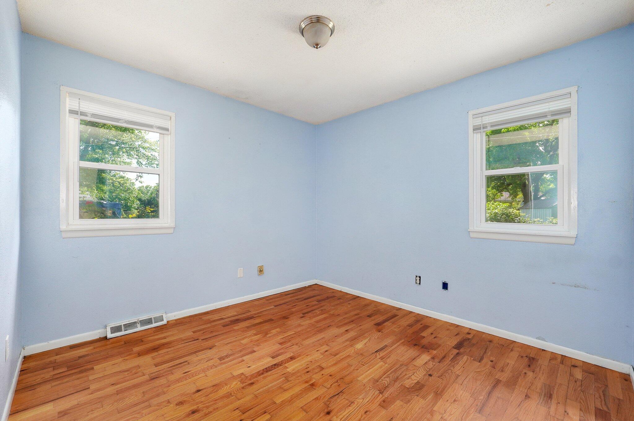1111 South Lone Pine Avenue Property Photo 14
