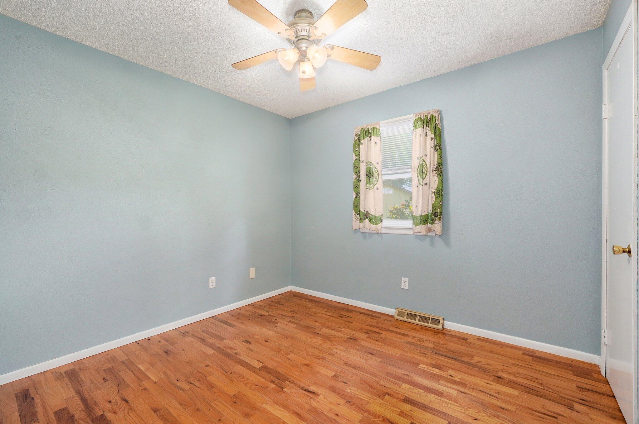 1111 South Lone Pine Avenue Property Photo 17