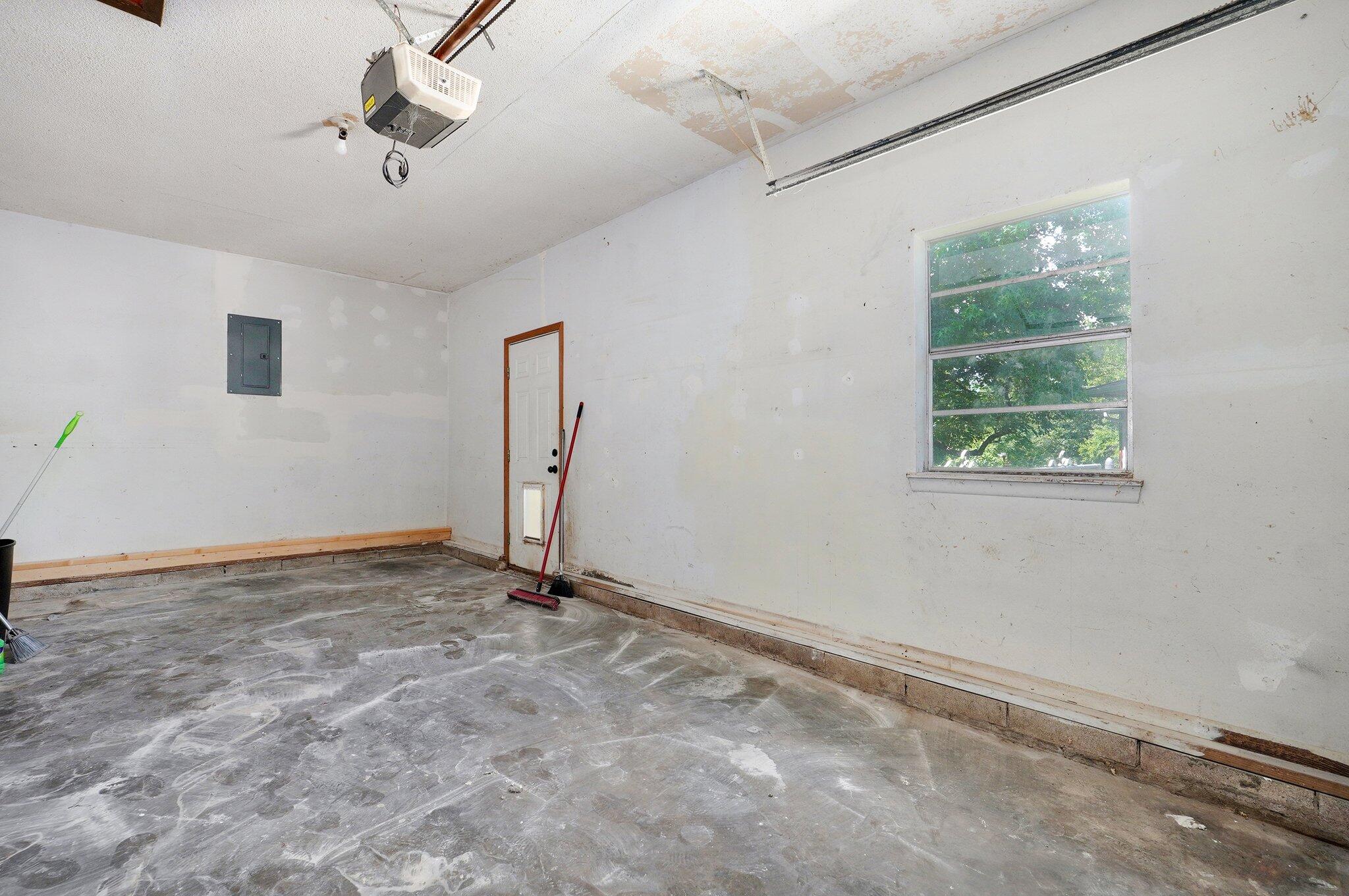 1111 South Lone Pine Avenue Property Photo 18