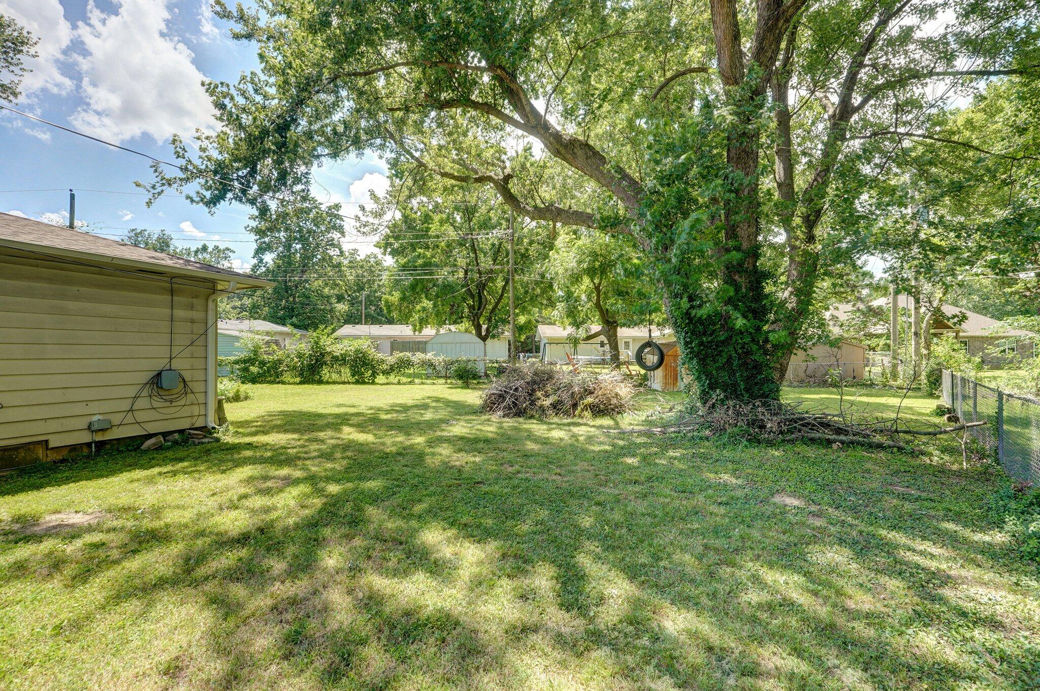 1111 South Lone Pine Avenue Property Photo 19