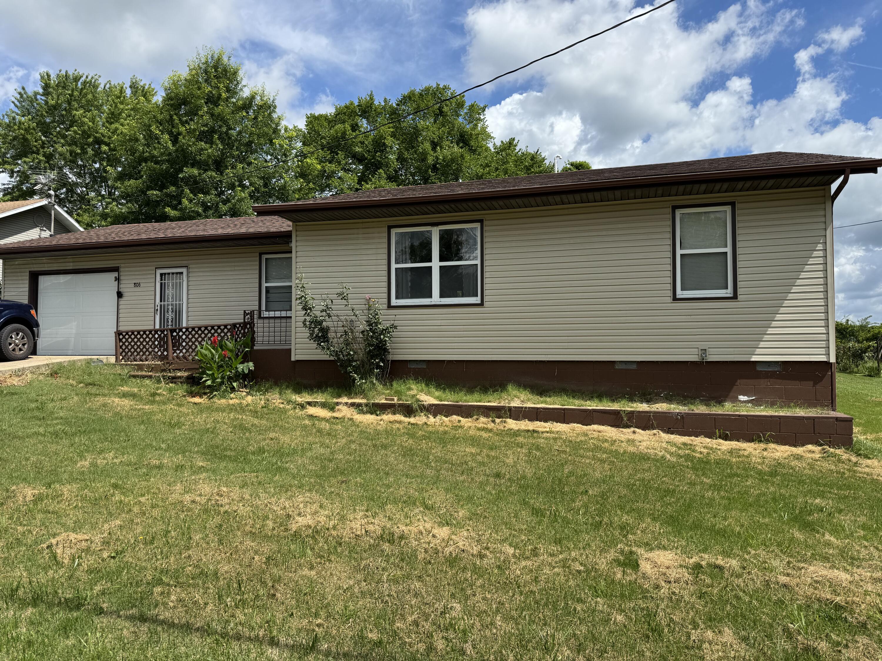 806 Lathrop Avenue Property Photo 1