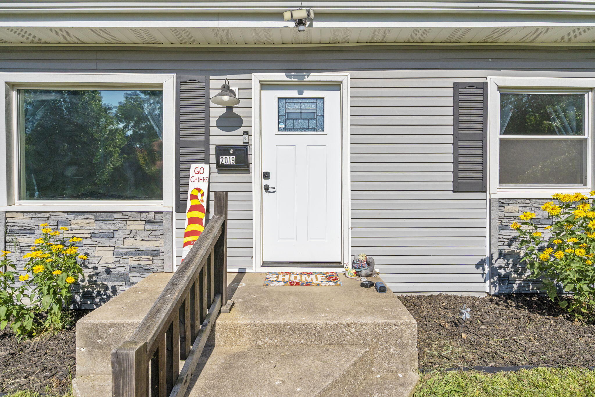 2019 North Rogers Avenue Property Photo 3