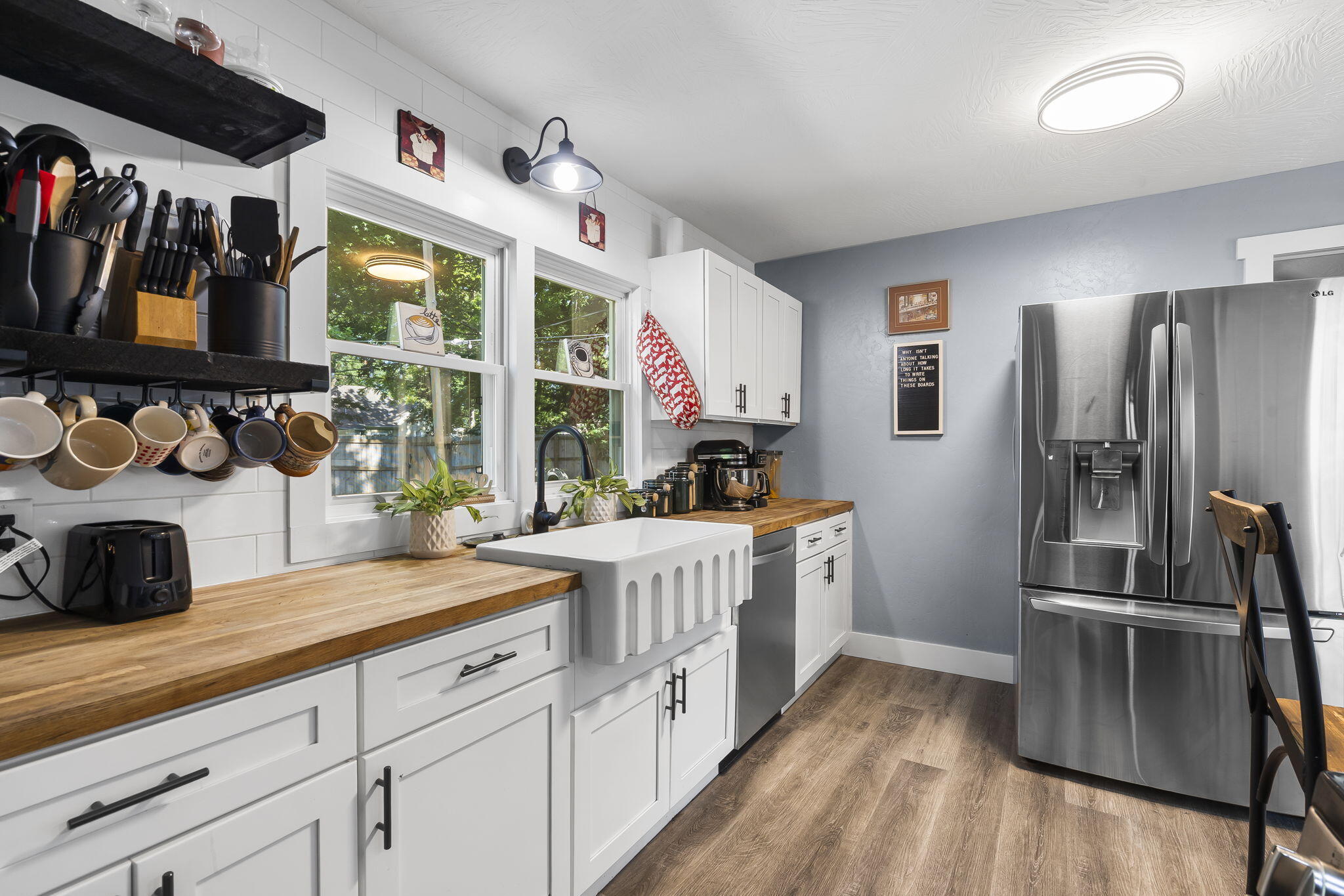 2019 North Rogers Avenue Property Photo 8