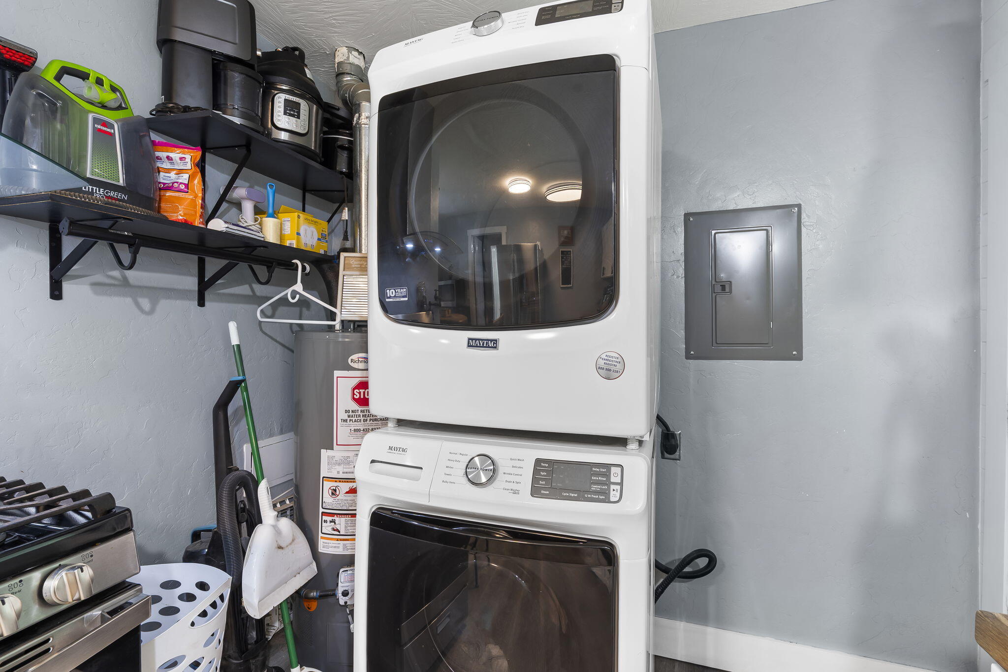 2019 North Rogers Avenue Property Photo 12