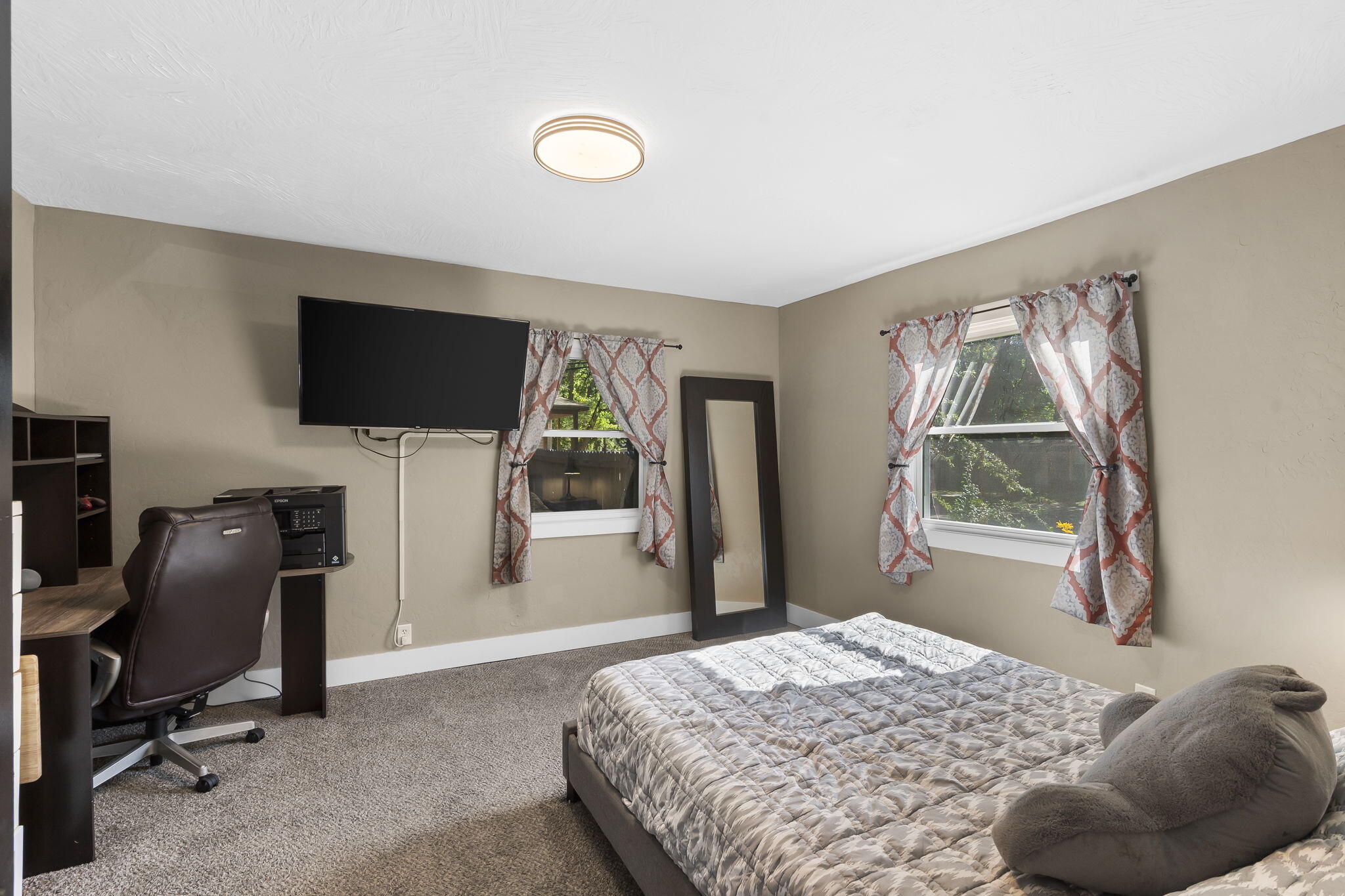 2019 North Rogers Avenue Property Photo 13