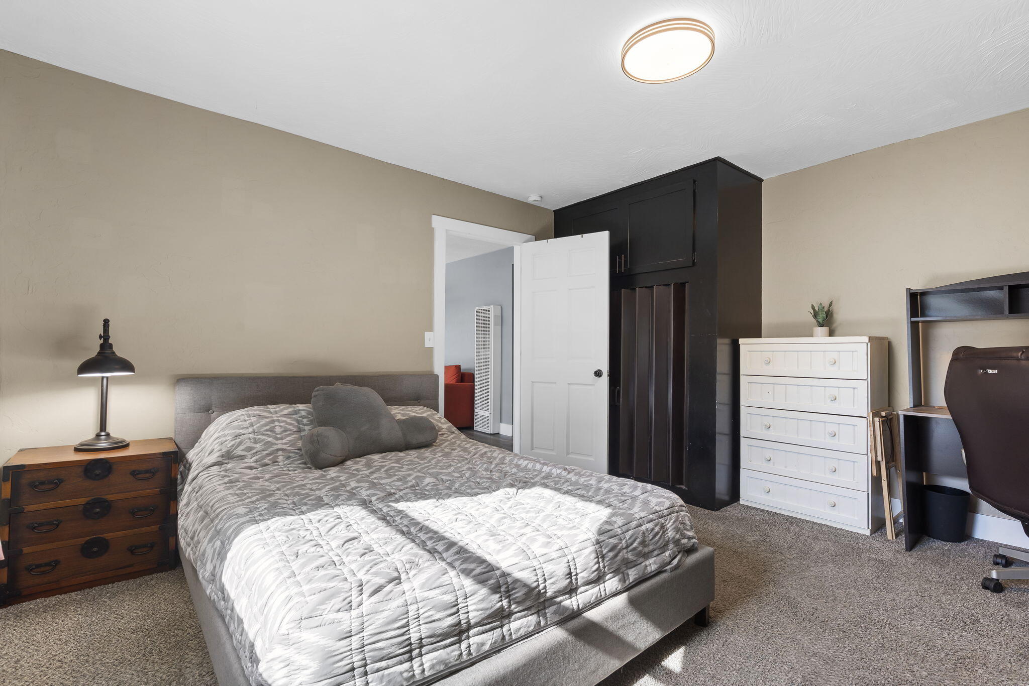 2019 North Rogers Avenue Property Photo 14
