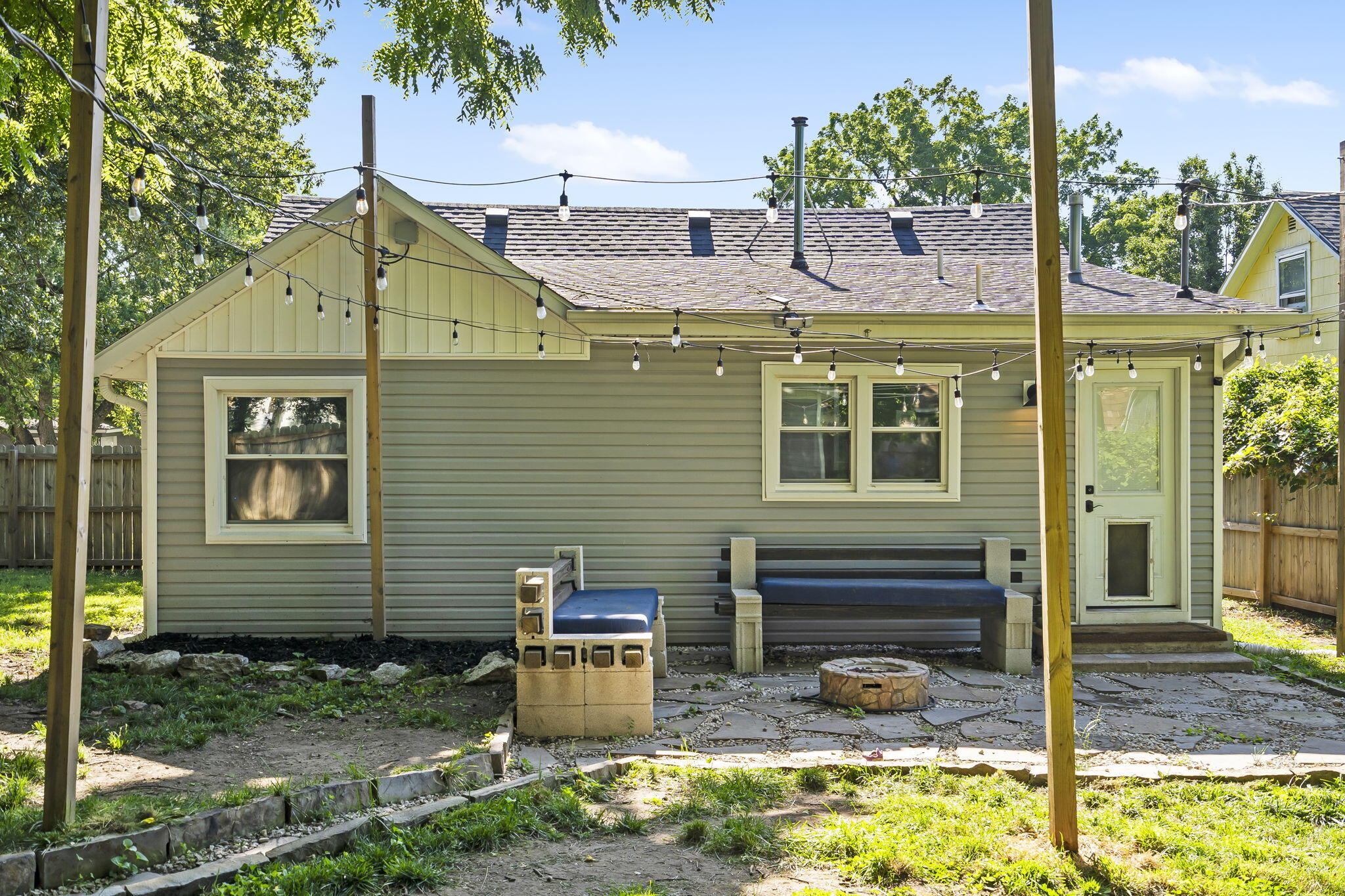 2019 North Rogers Avenue Property Photo 18