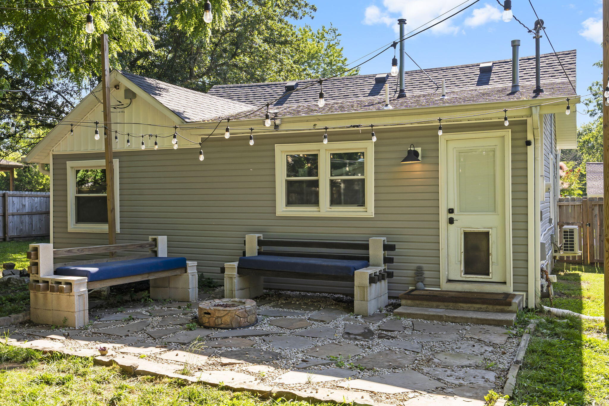 2019 North Rogers Avenue Property Photo 19