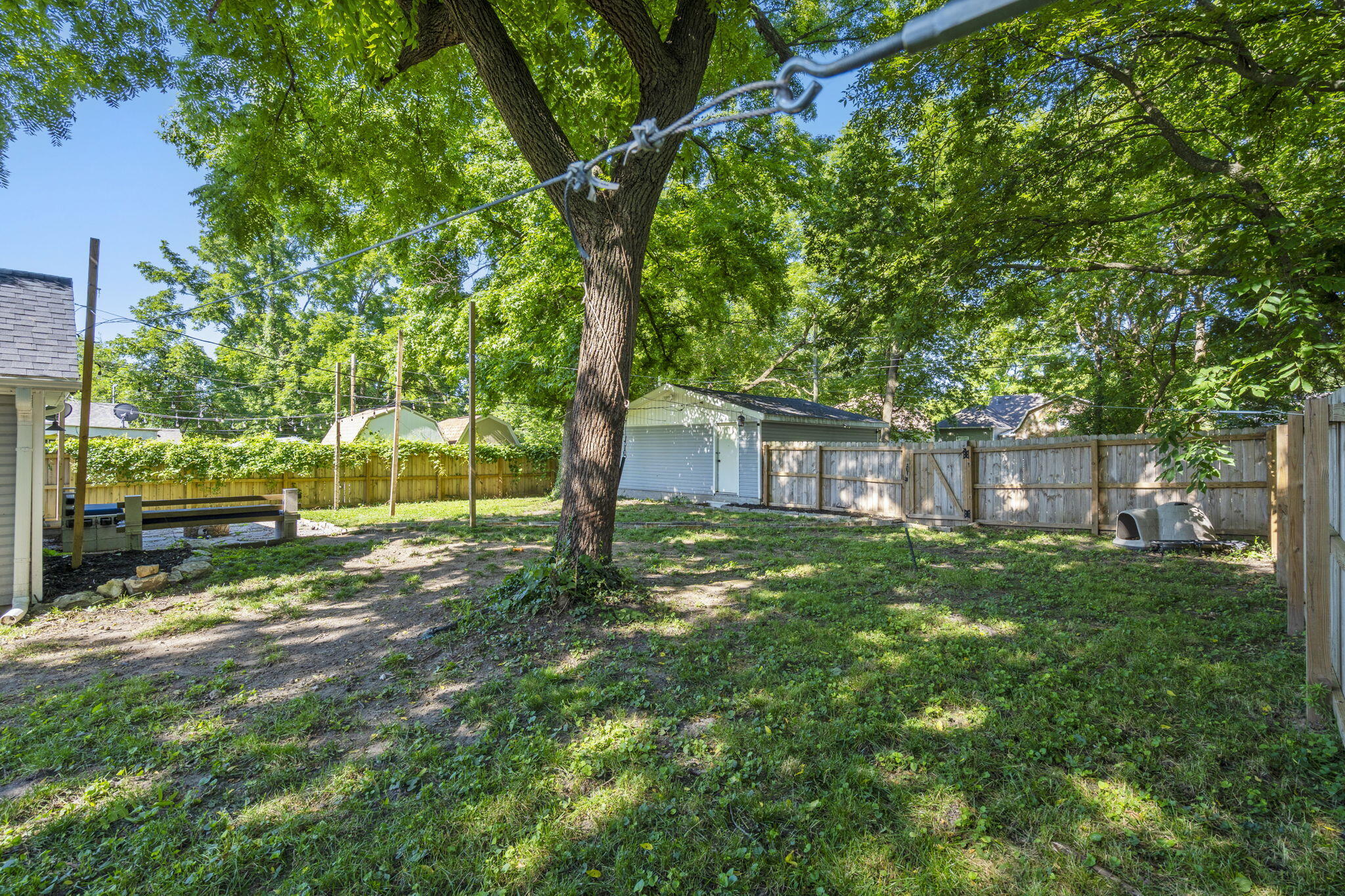 2019 North Rogers Avenue Property Photo 22