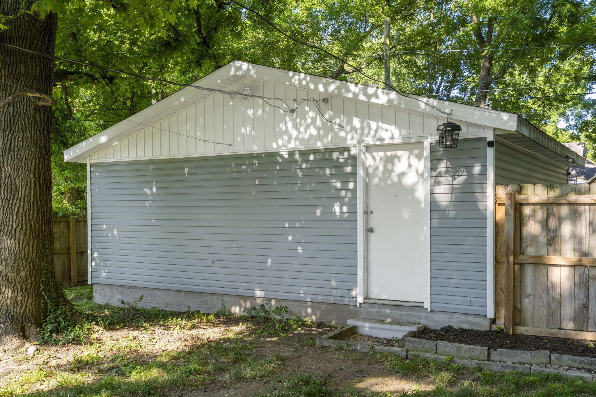 2019 North Rogers Avenue Property Photo 24