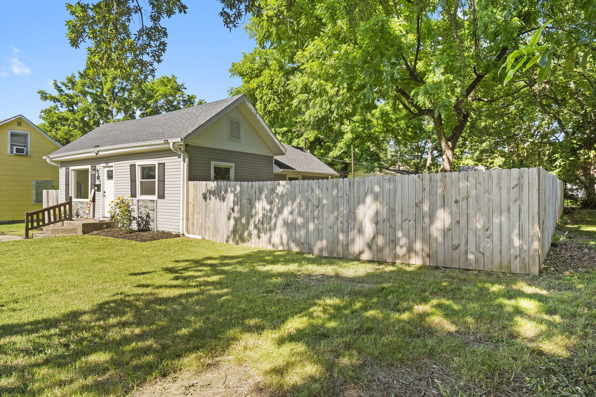 2019 North Rogers Avenue Property Photo 25
