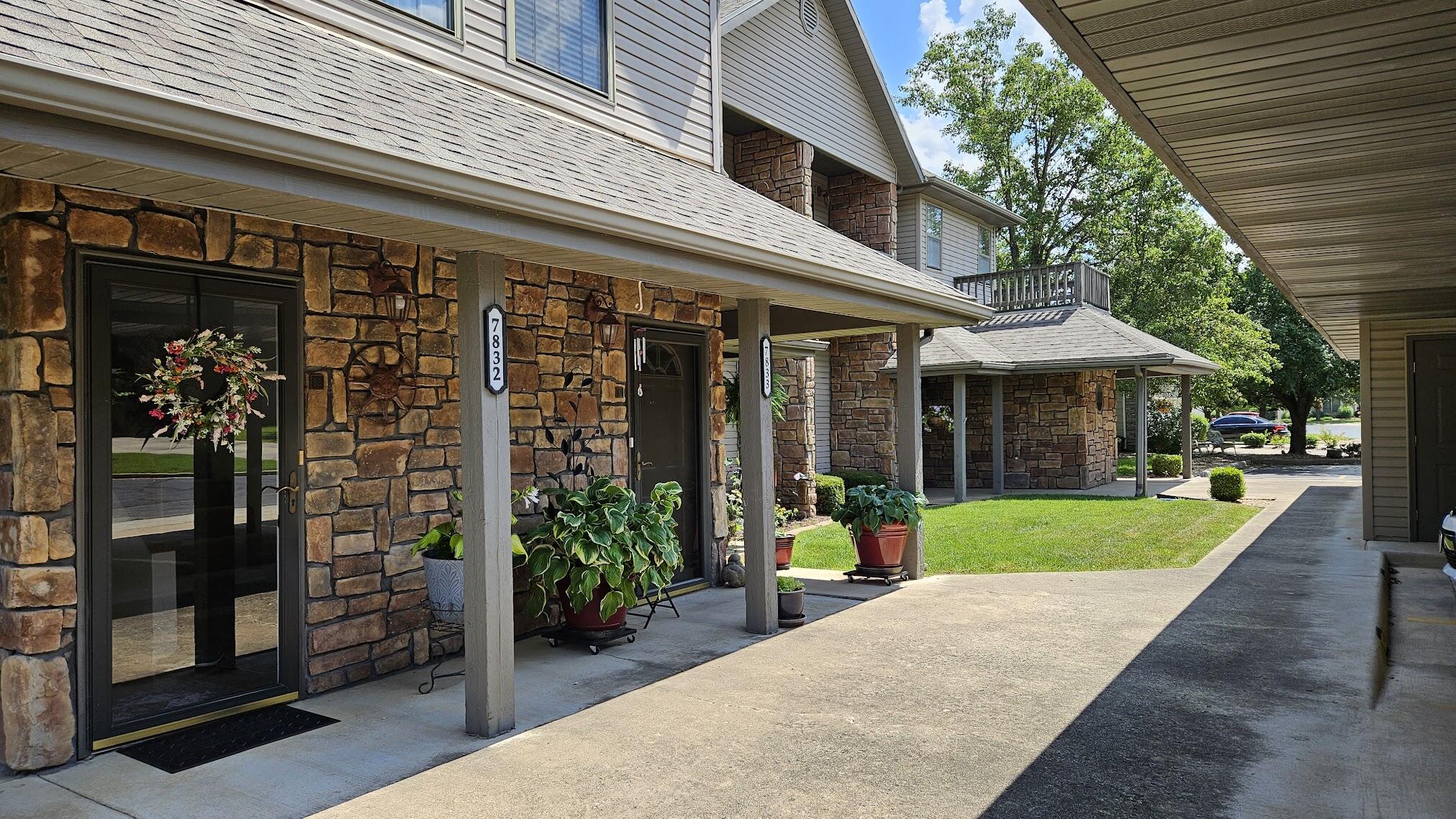 7832 Cozy Cove Road Property Photo 2