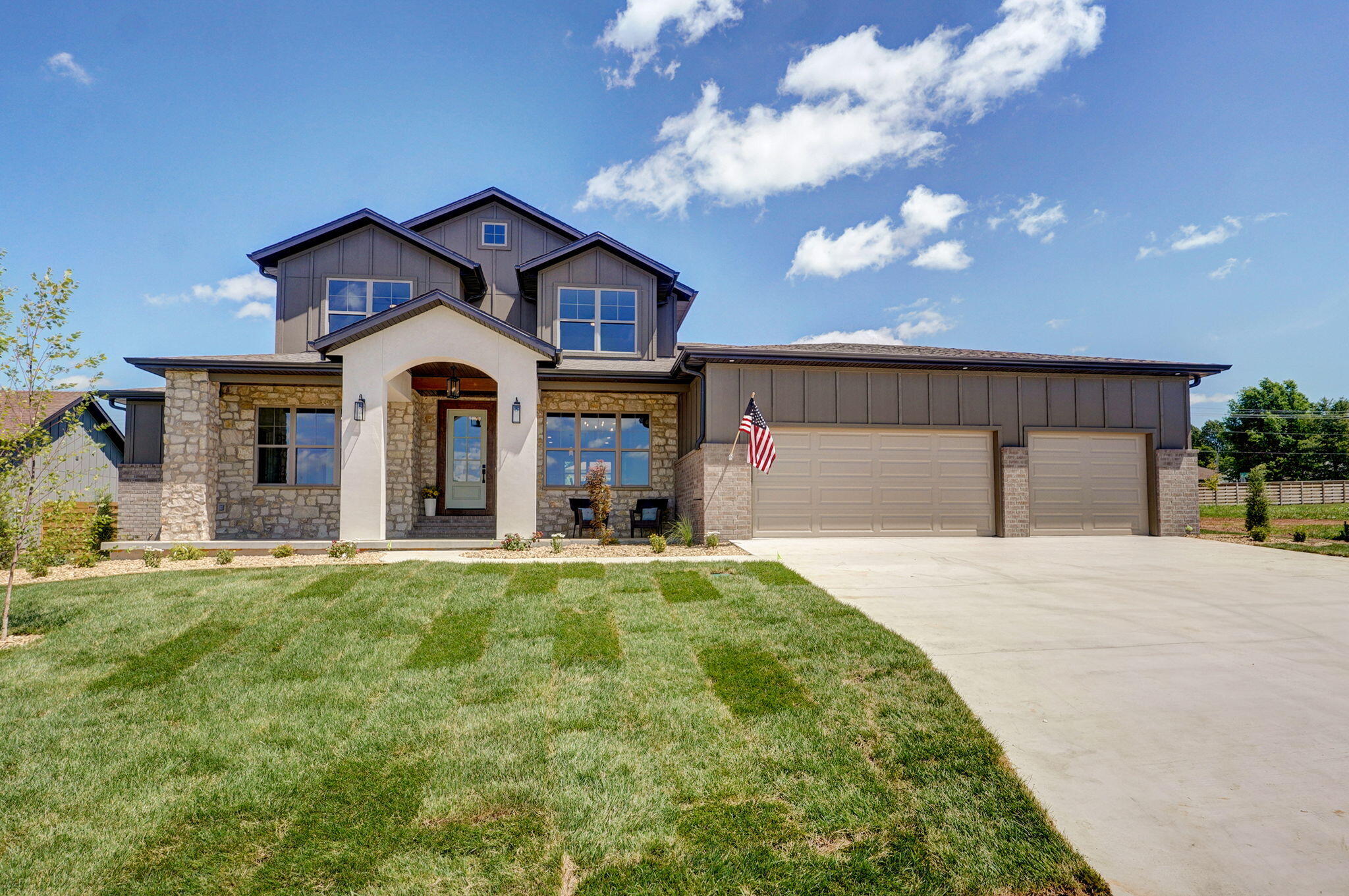 2111 East Will Street Property Photo 2