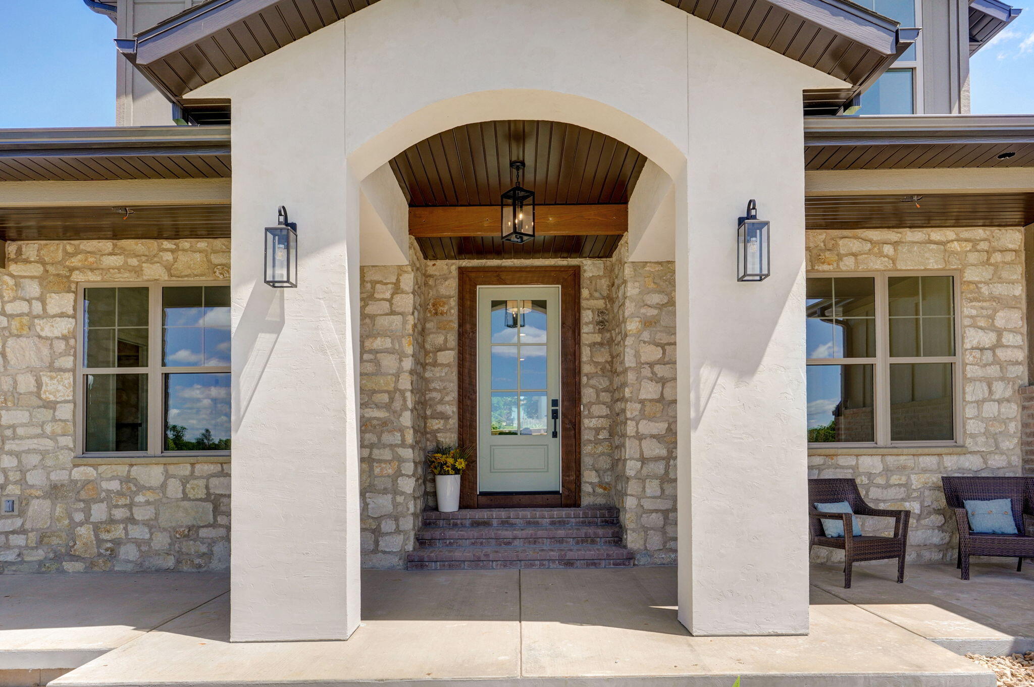 2111 East Will Street Property Photo 4