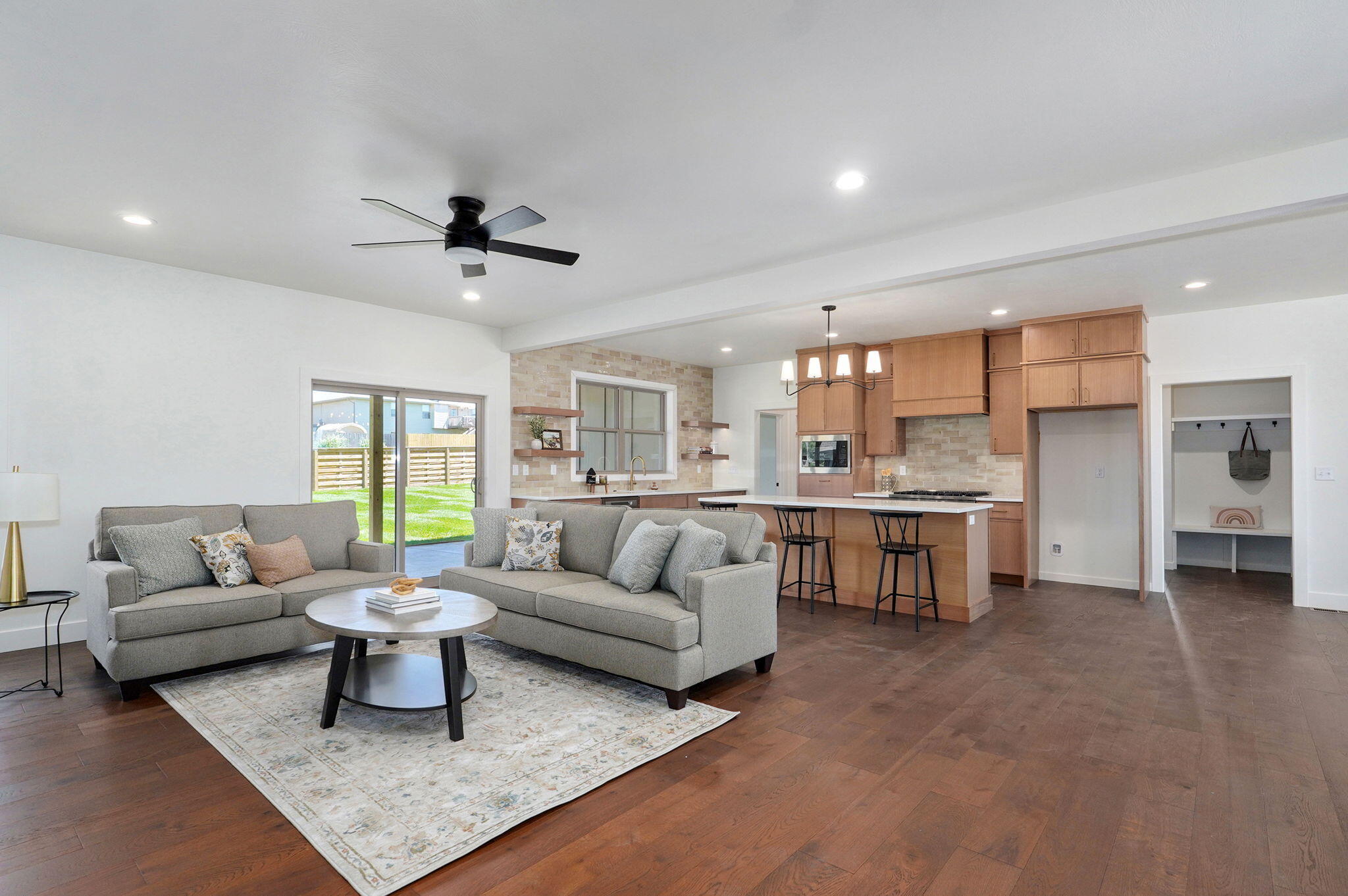 2111 East Will Street Property Photo 7