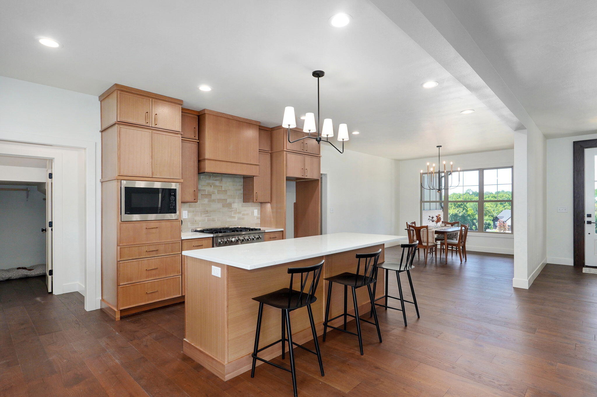 2111 East Will Street Property Photo 9