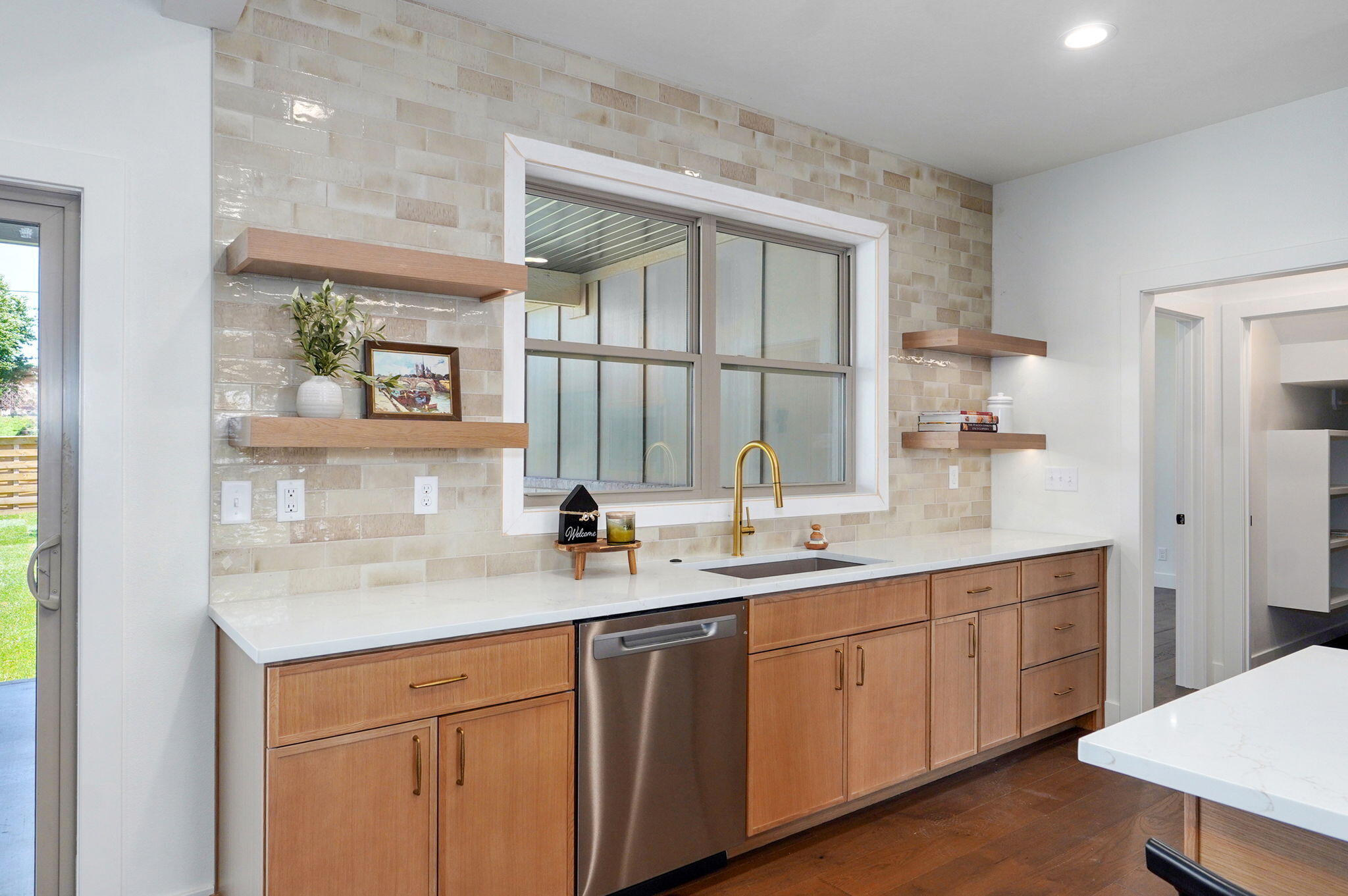 2111 East Will Street Property Photo 10