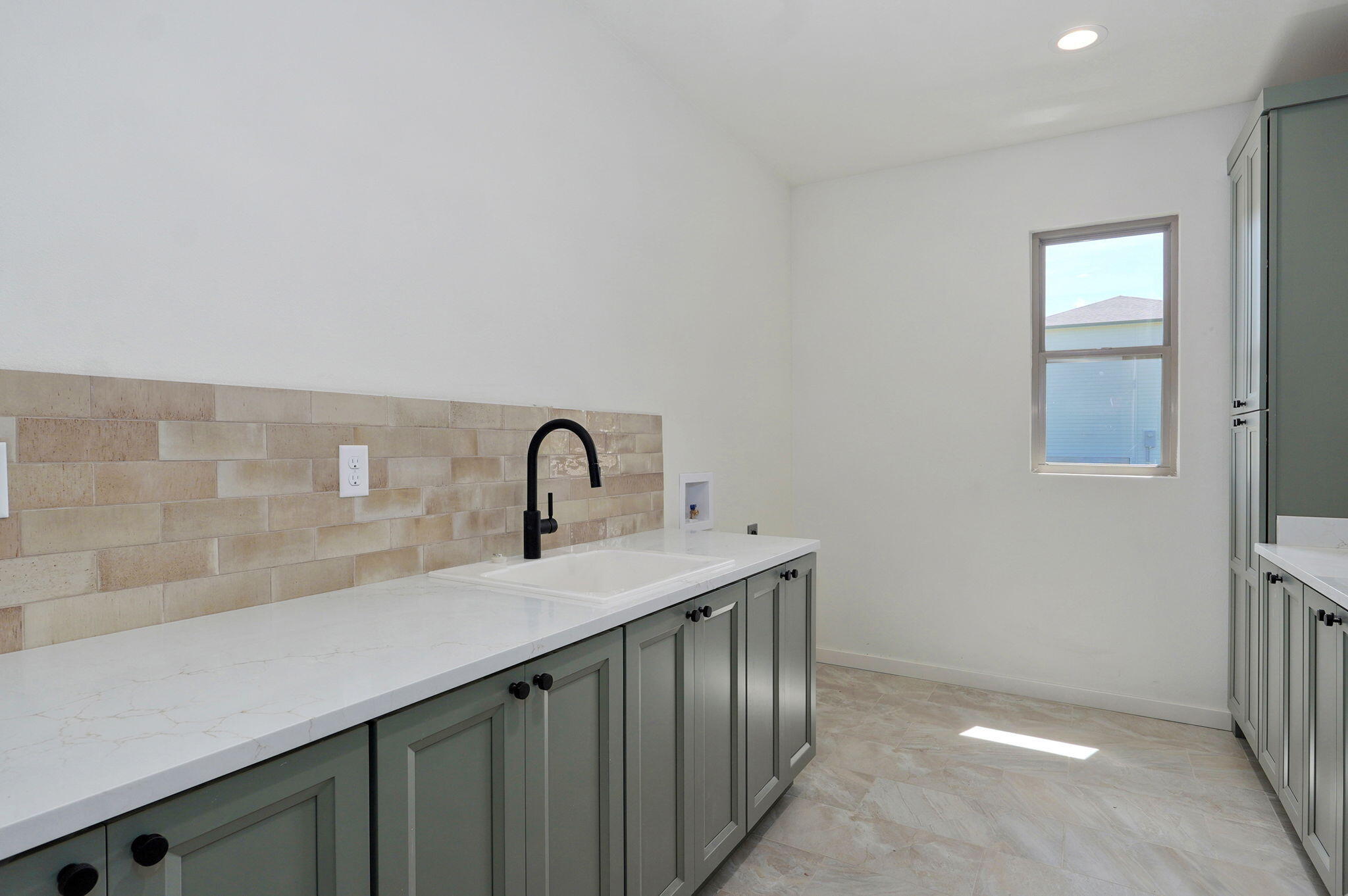 2111 East Will Street Property Photo 20