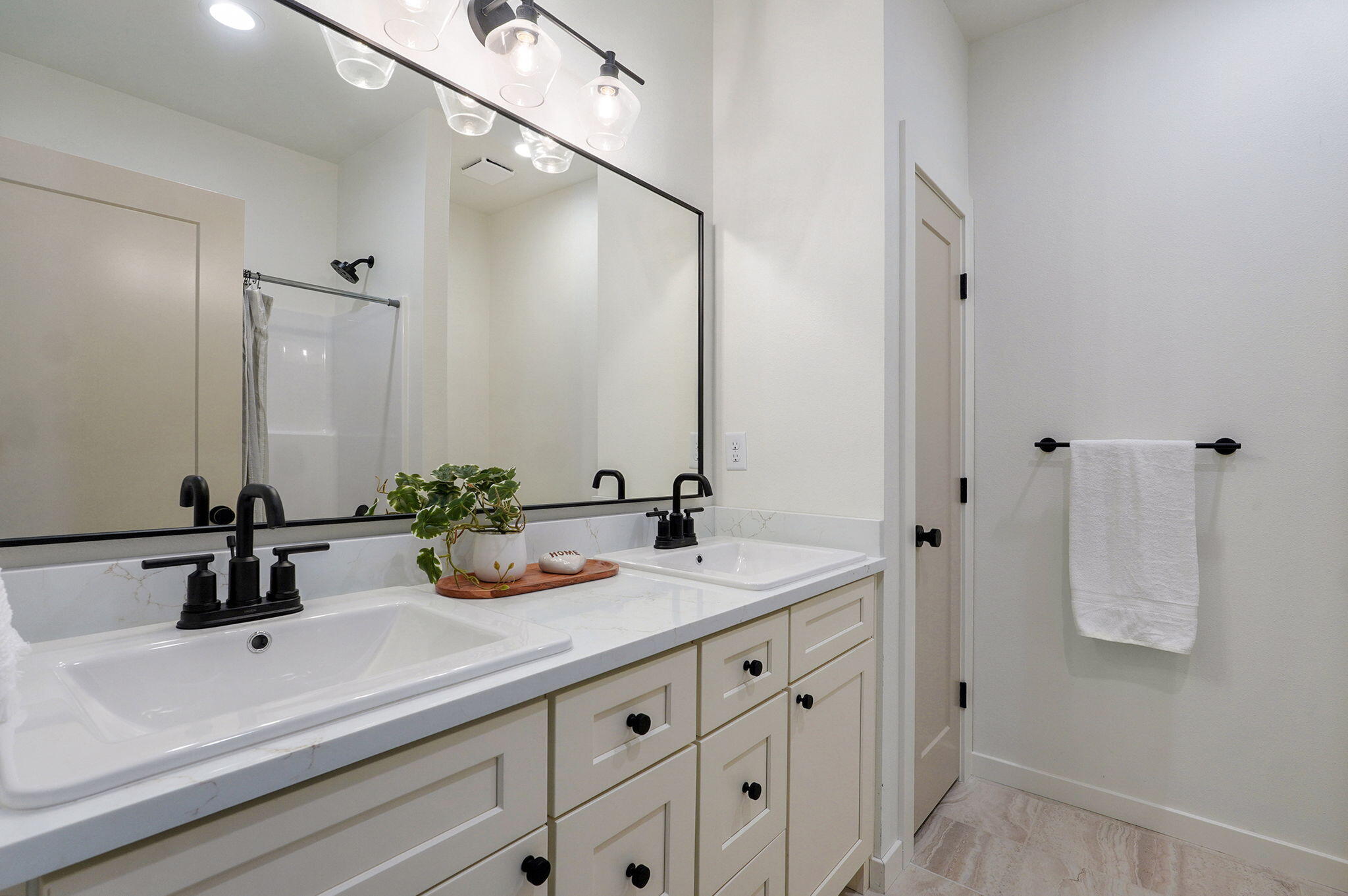 2111 East Will Street Property Photo 29