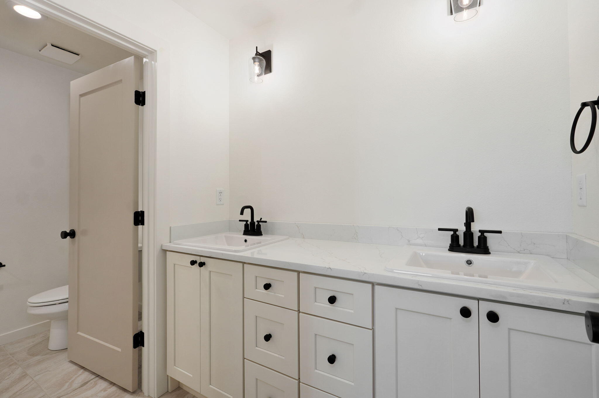 2111 East Will Street Property Photo 37