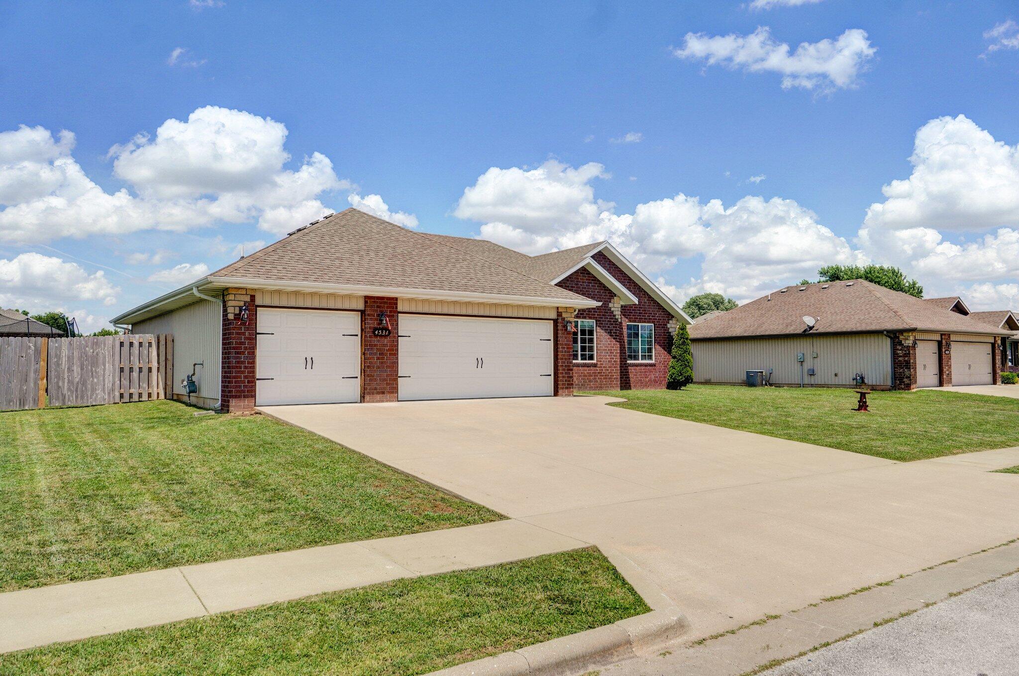 4531 West Somerset Drive Property Photo 3