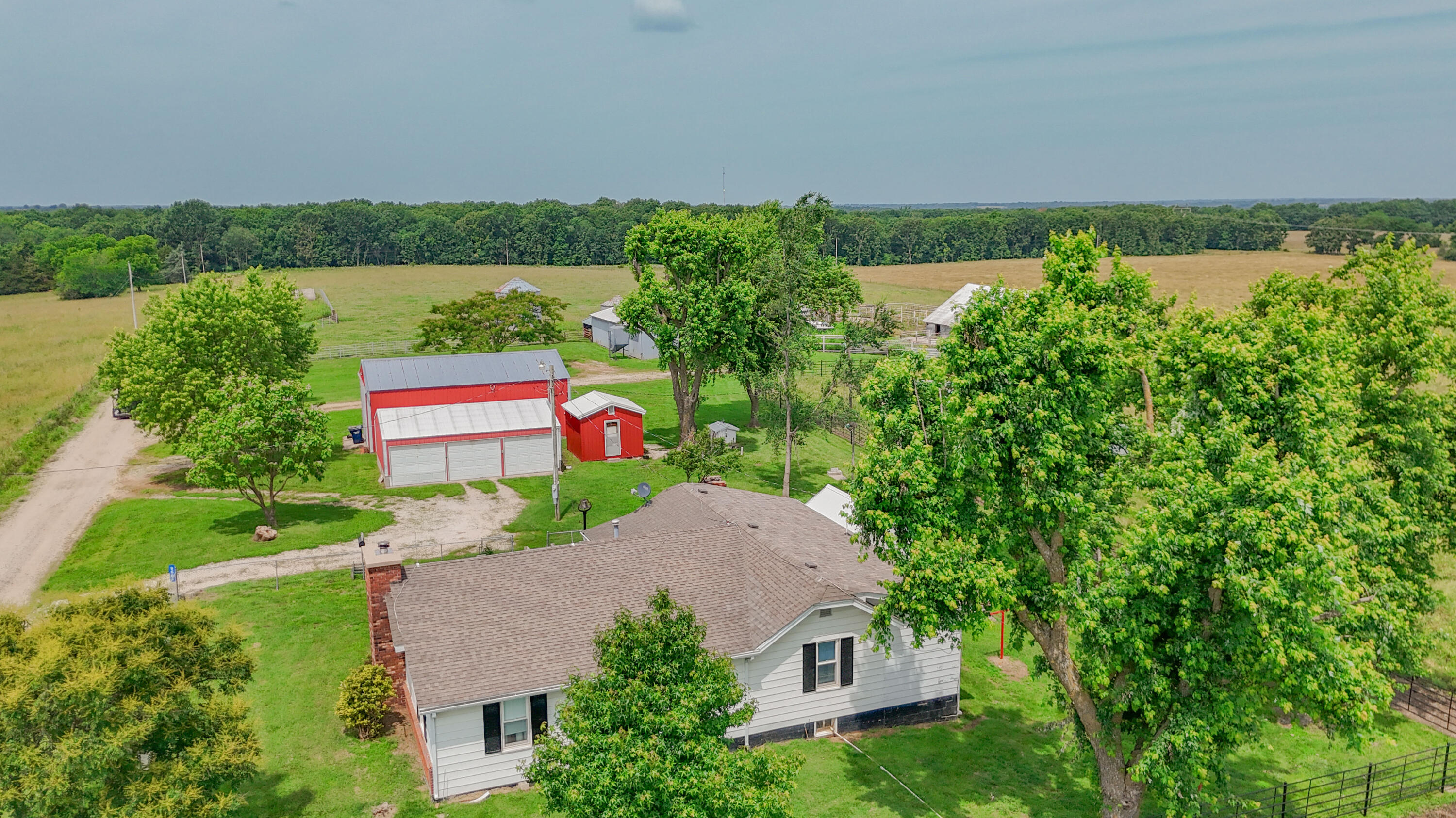 9661 East 1070 Road Property Photo 1