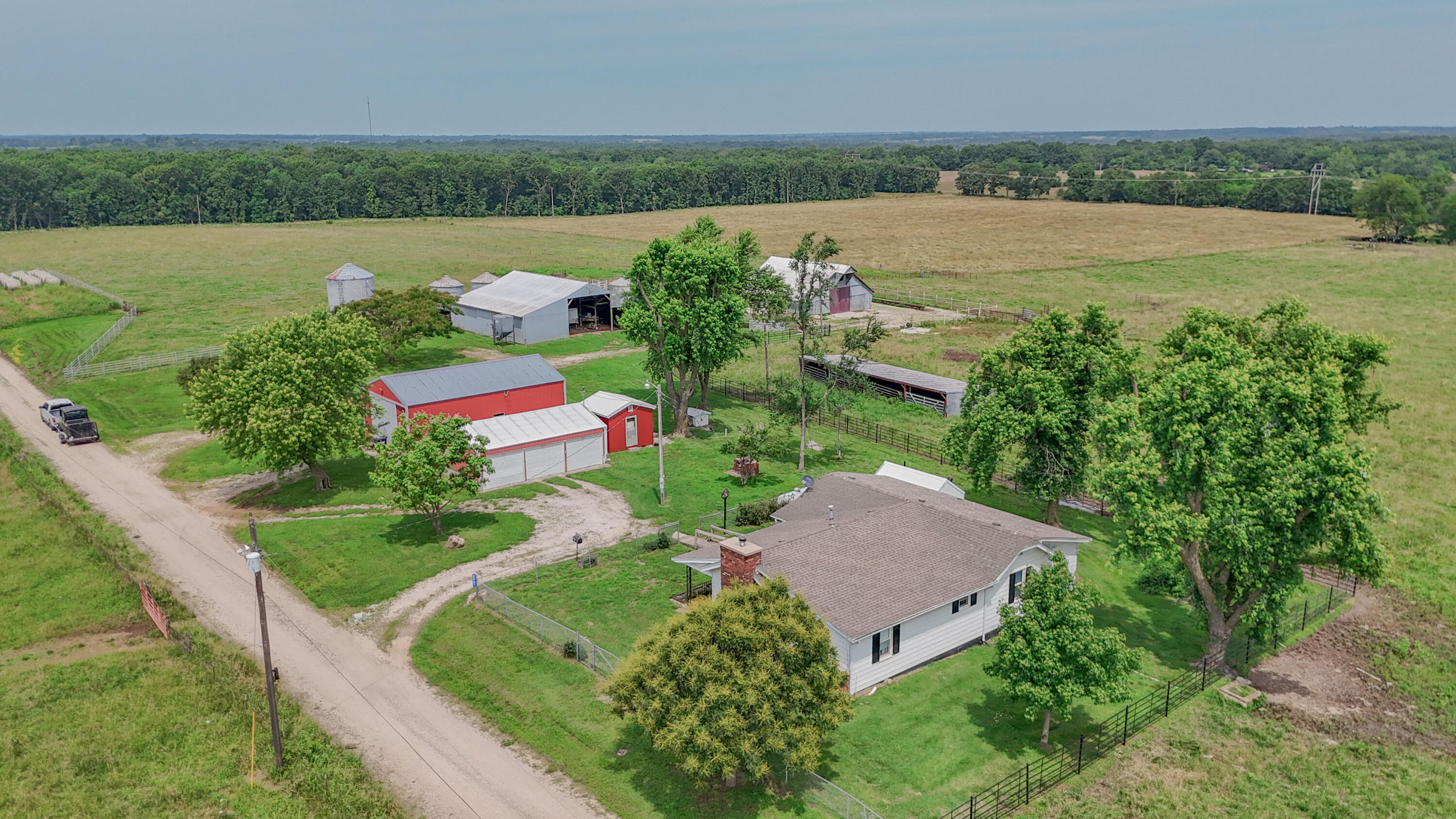 9661 East 1070 Road Property Photo 3