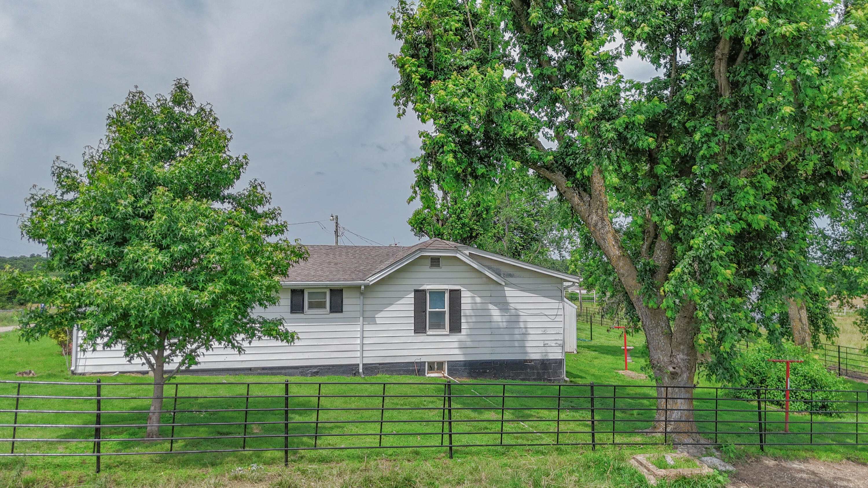 9661 East 1070 Road Property Photo 5