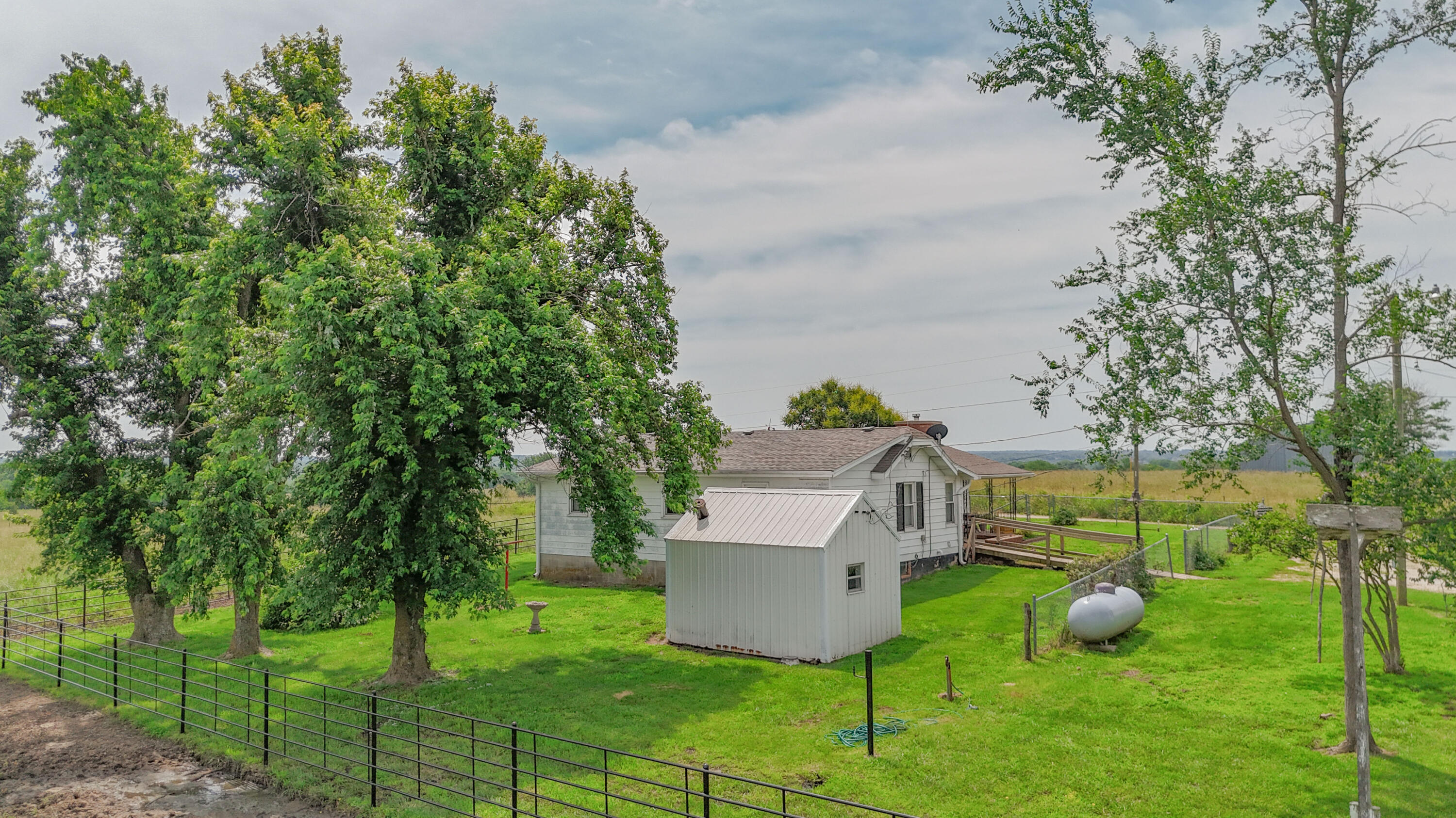 9661 East 1070 Road Property Photo 6