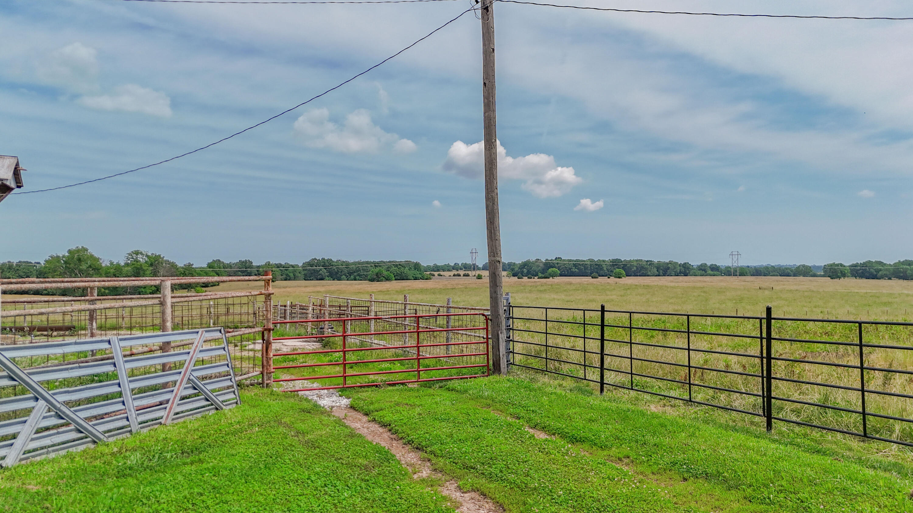 9661 East 1070 Road Property Photo 15