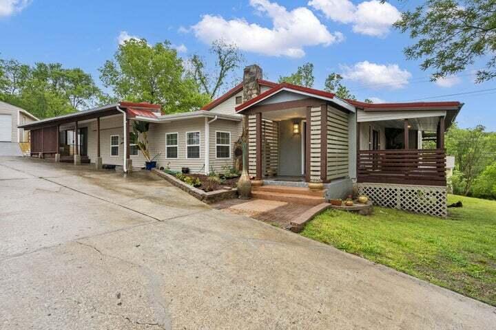622 Lake Shore Drive Property Photo 1