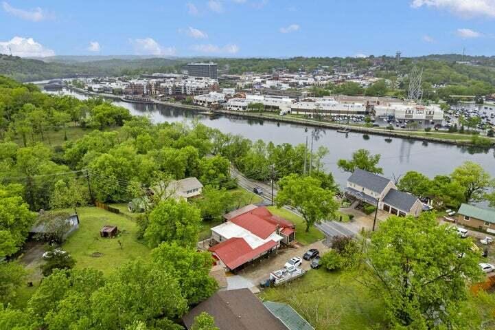 622 Lake Shore Drive Property Photo 2