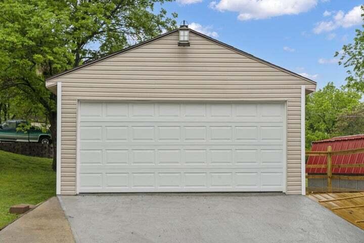 622 Lake Shore Drive Property Photo 37
