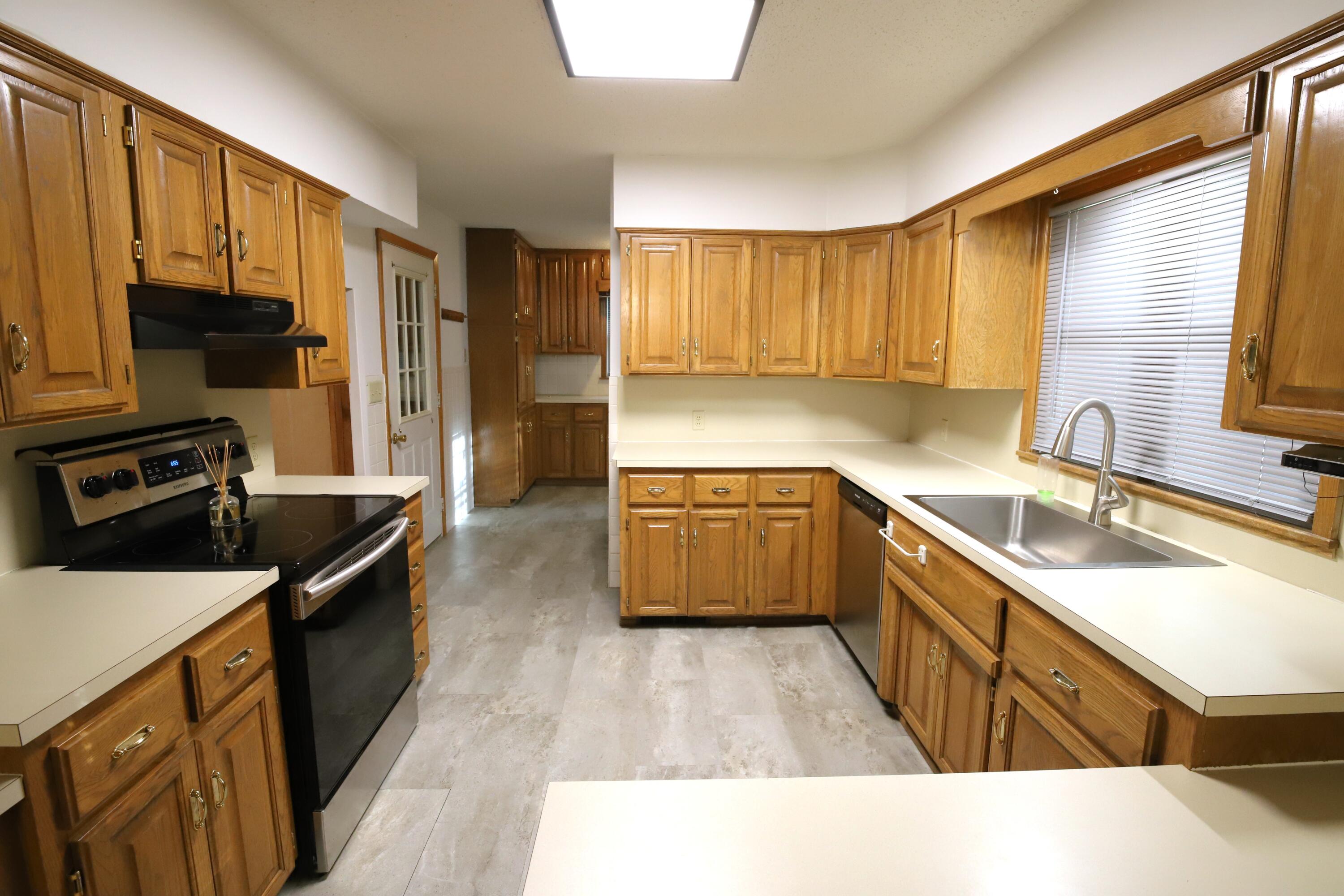 1653 South Ferguson Avenue Property Photo 9