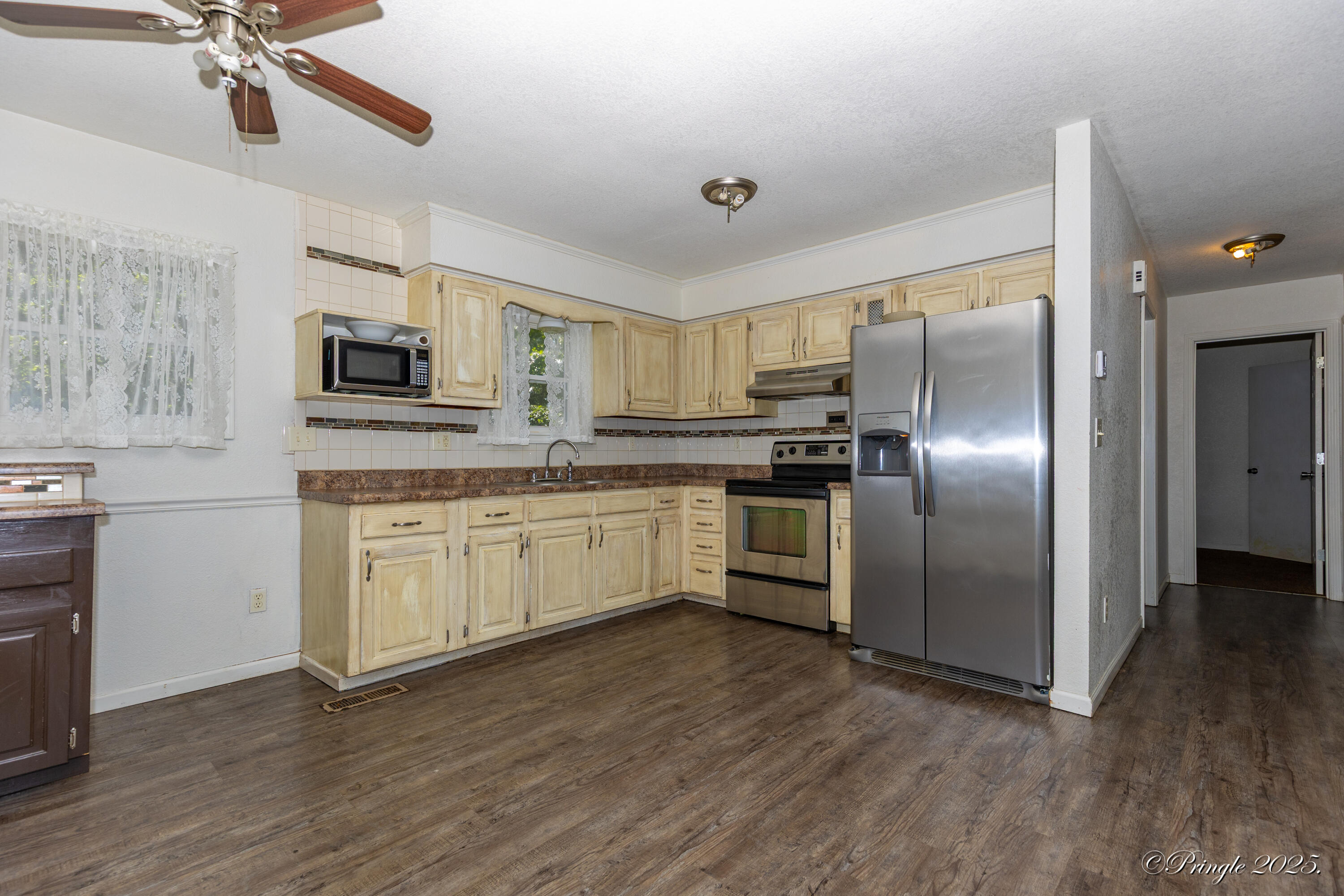 916 Kansas Street Property Photo 7