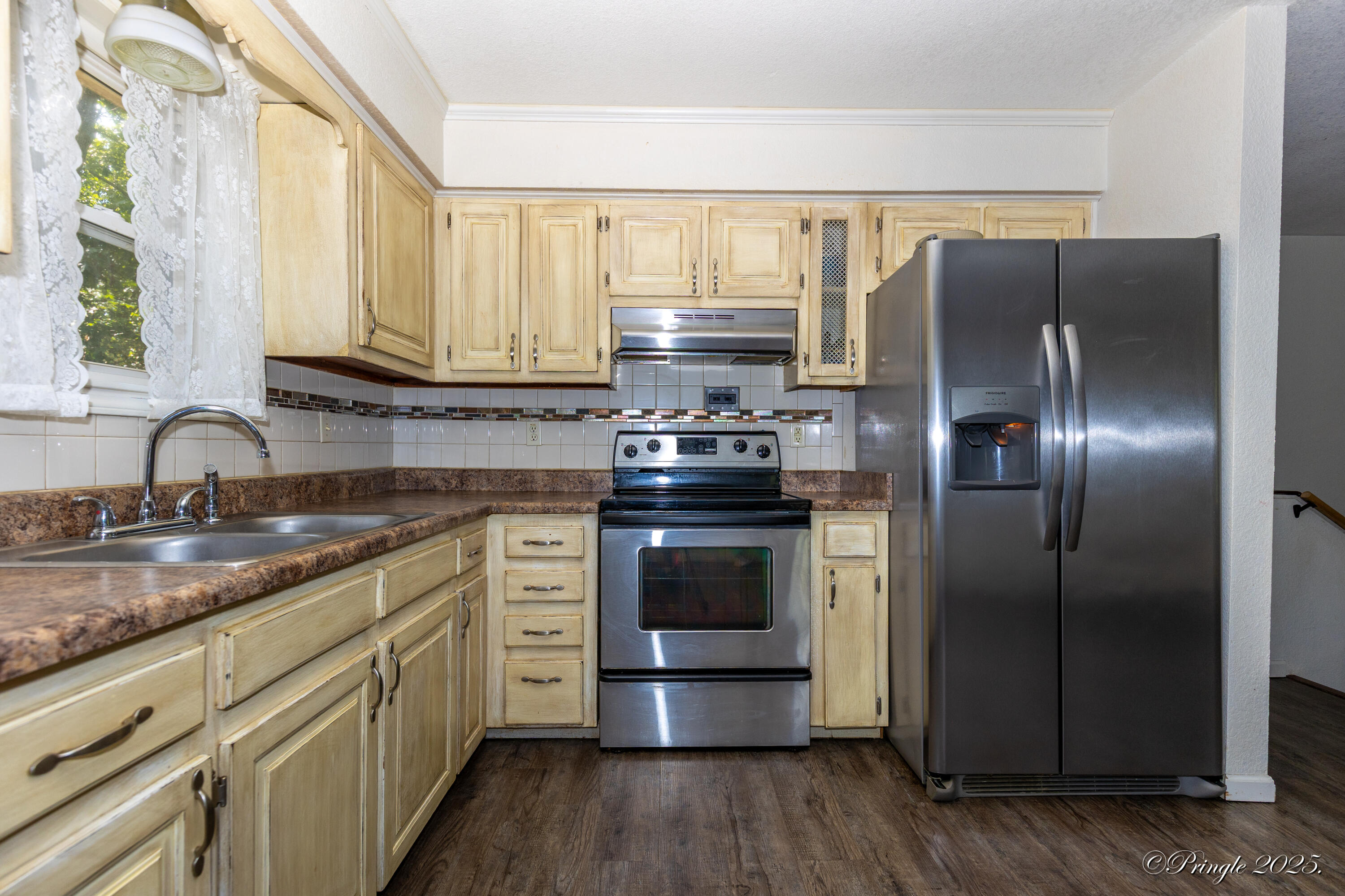 916 Kansas Street Property Photo 8