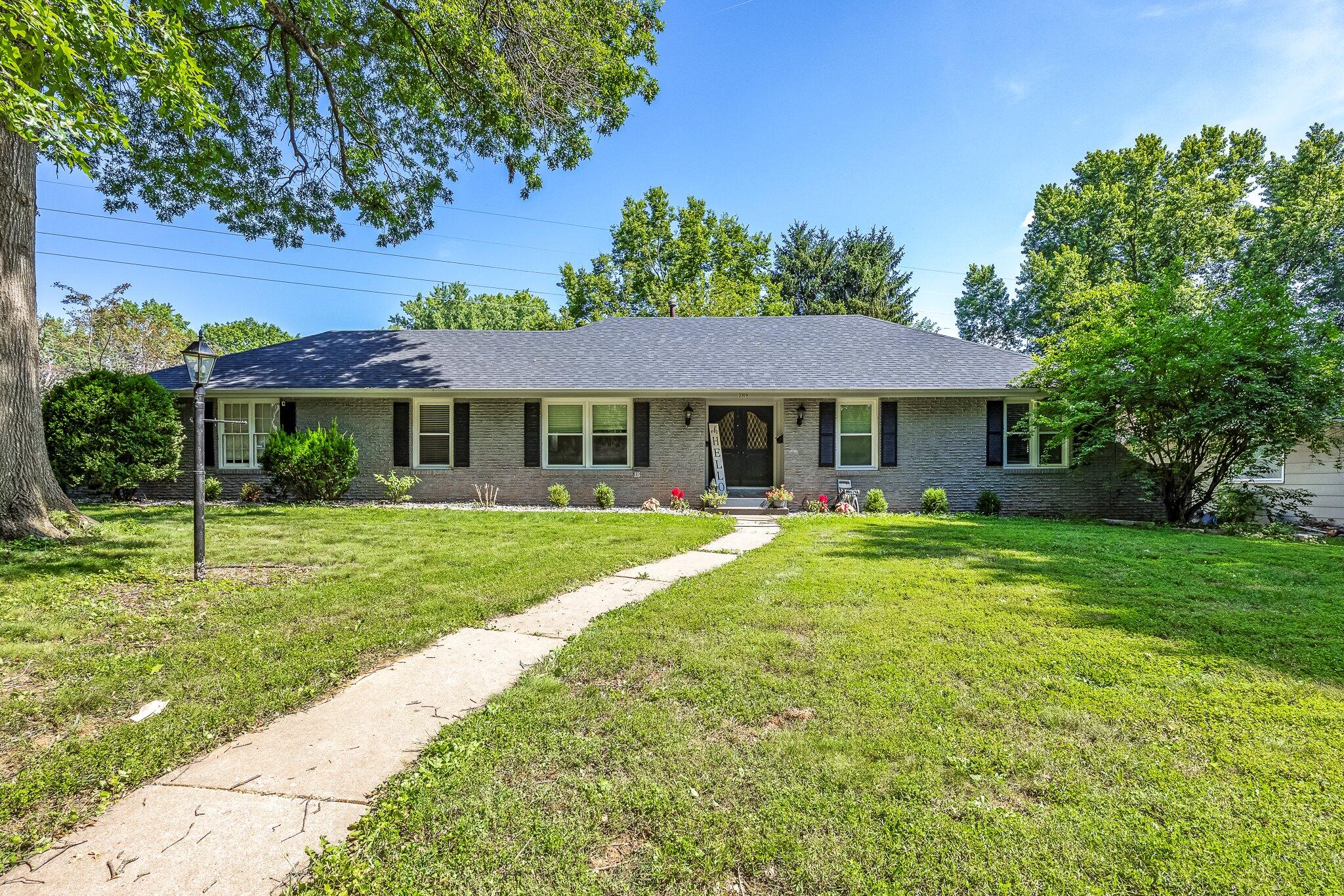 2109 East Ridgewood East Drive Property Photo 1