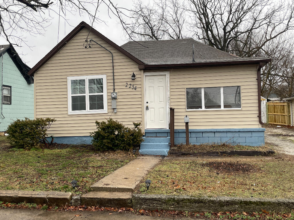 2254 North Travis Avenue Property Photo 1