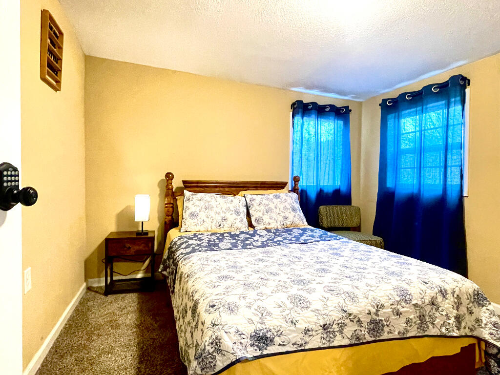 2254 North Travis Avenue Property Photo 9