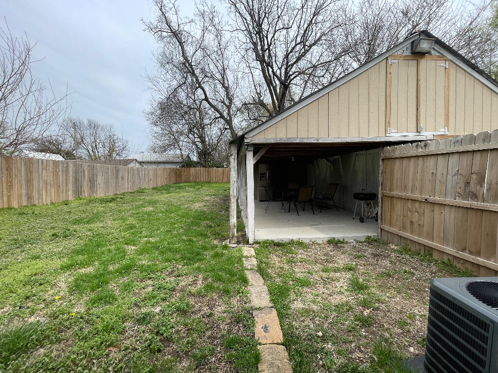 2254 North Travis Avenue Property Photo 19