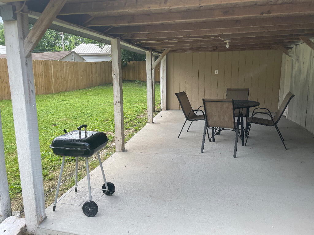 2254 North Travis Avenue Property Photo 21
