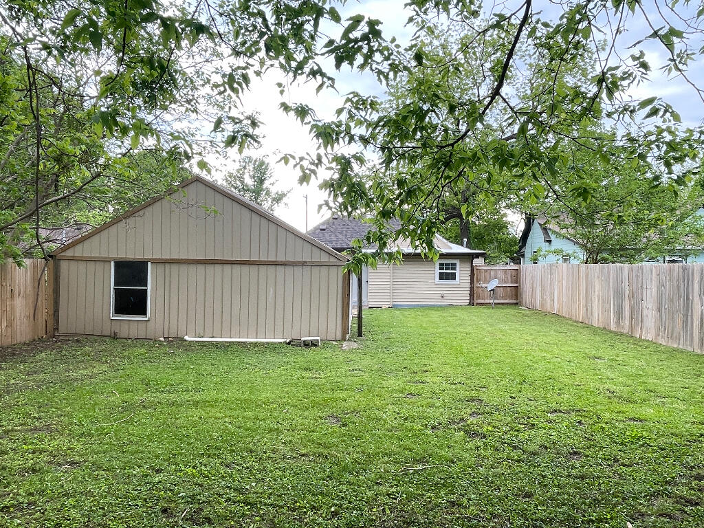 2254 North Travis Avenue Property Photo 22